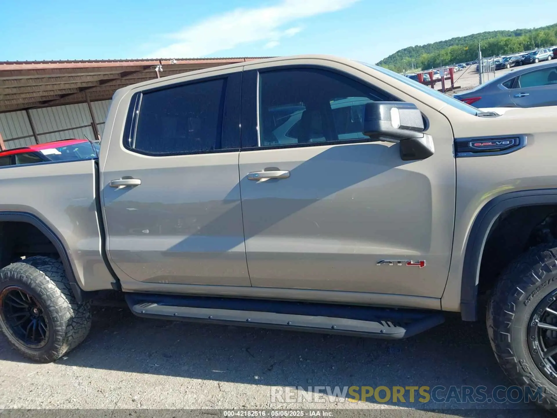 13 Photograph of a damaged car 3GTPUEELXNG576376 GMC SIERRA 1500 2022