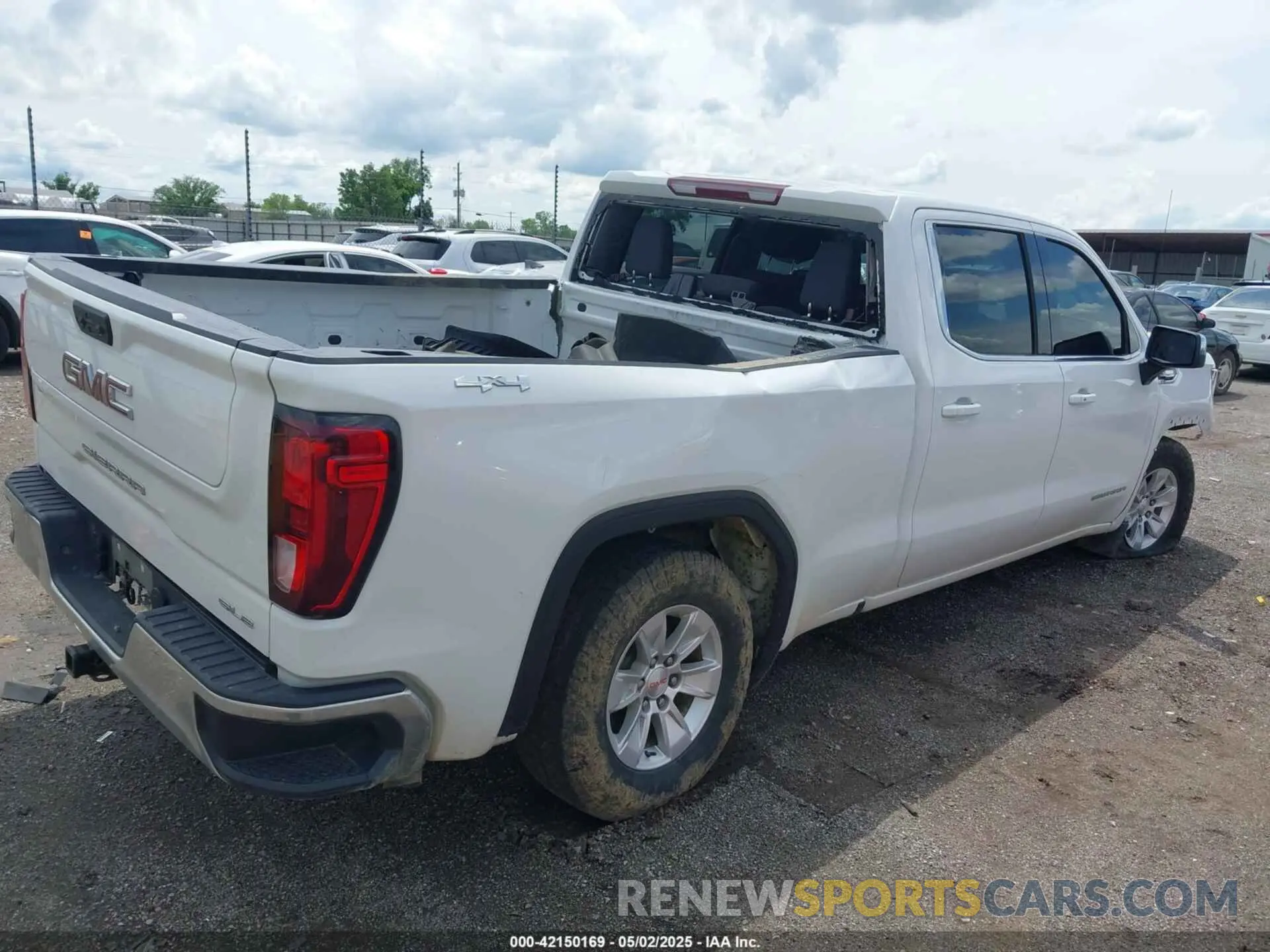 4 Photograph of a damaged car 3GTUUBET3NG543849 GMC SIERRA 1500 2022