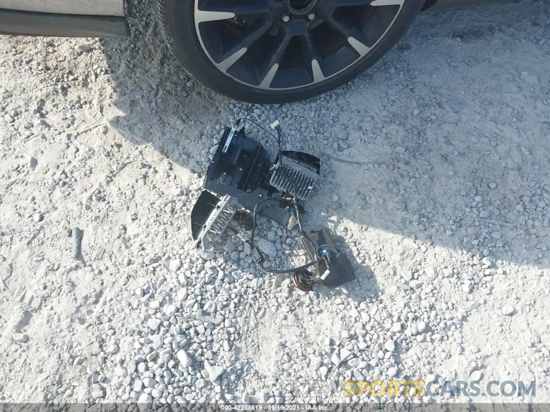 12 Photograph of a damaged car 3GTUUCED2NG585007 GMC SIERRA 1500 2022