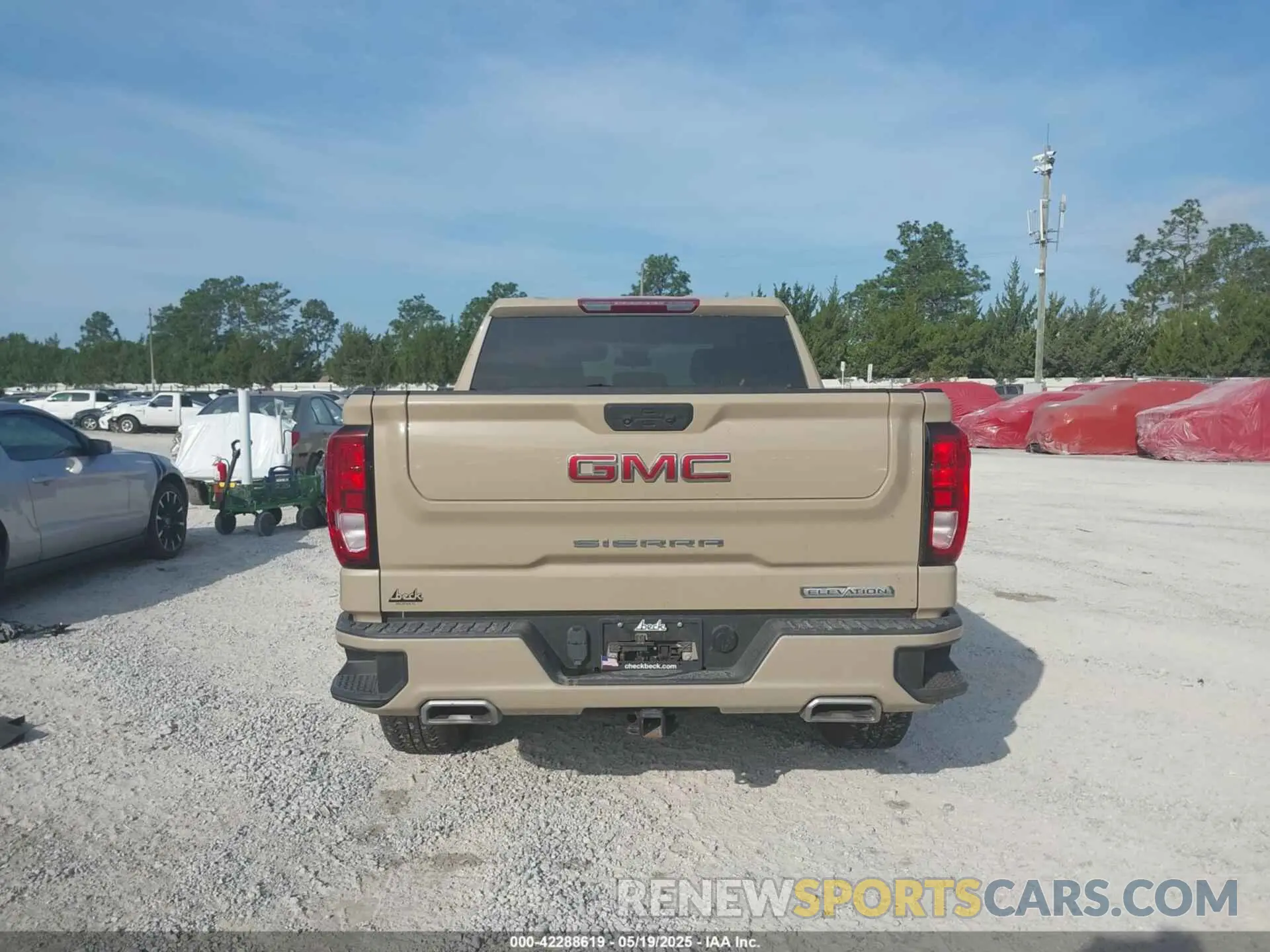 17 Photograph of a damaged car 3GTUUCED2NG585007 GMC SIERRA 1500 2022
