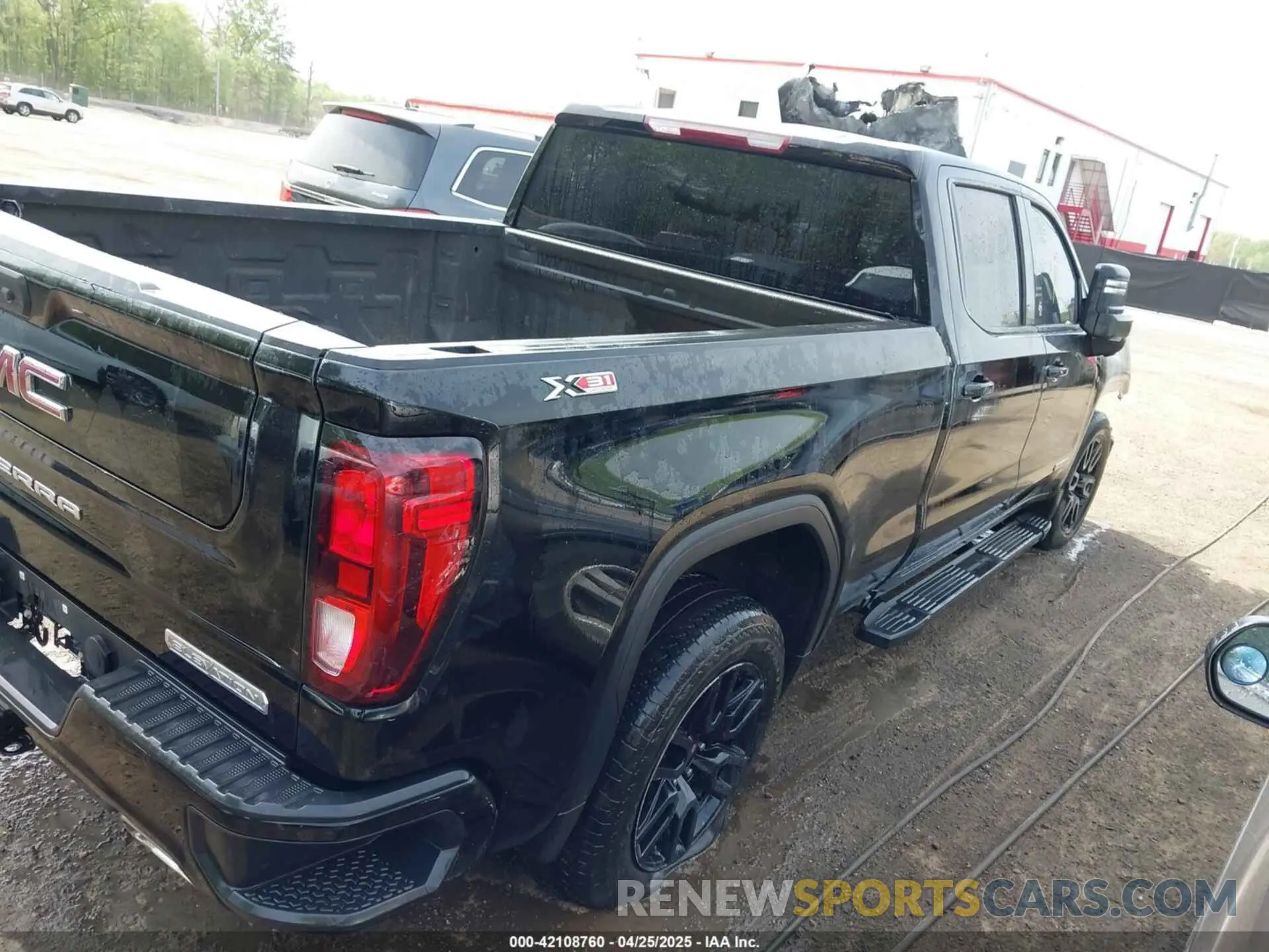 4 Photograph of a damaged car 3GTUUCET7NG535940 GMC SIERRA 1500 2022
