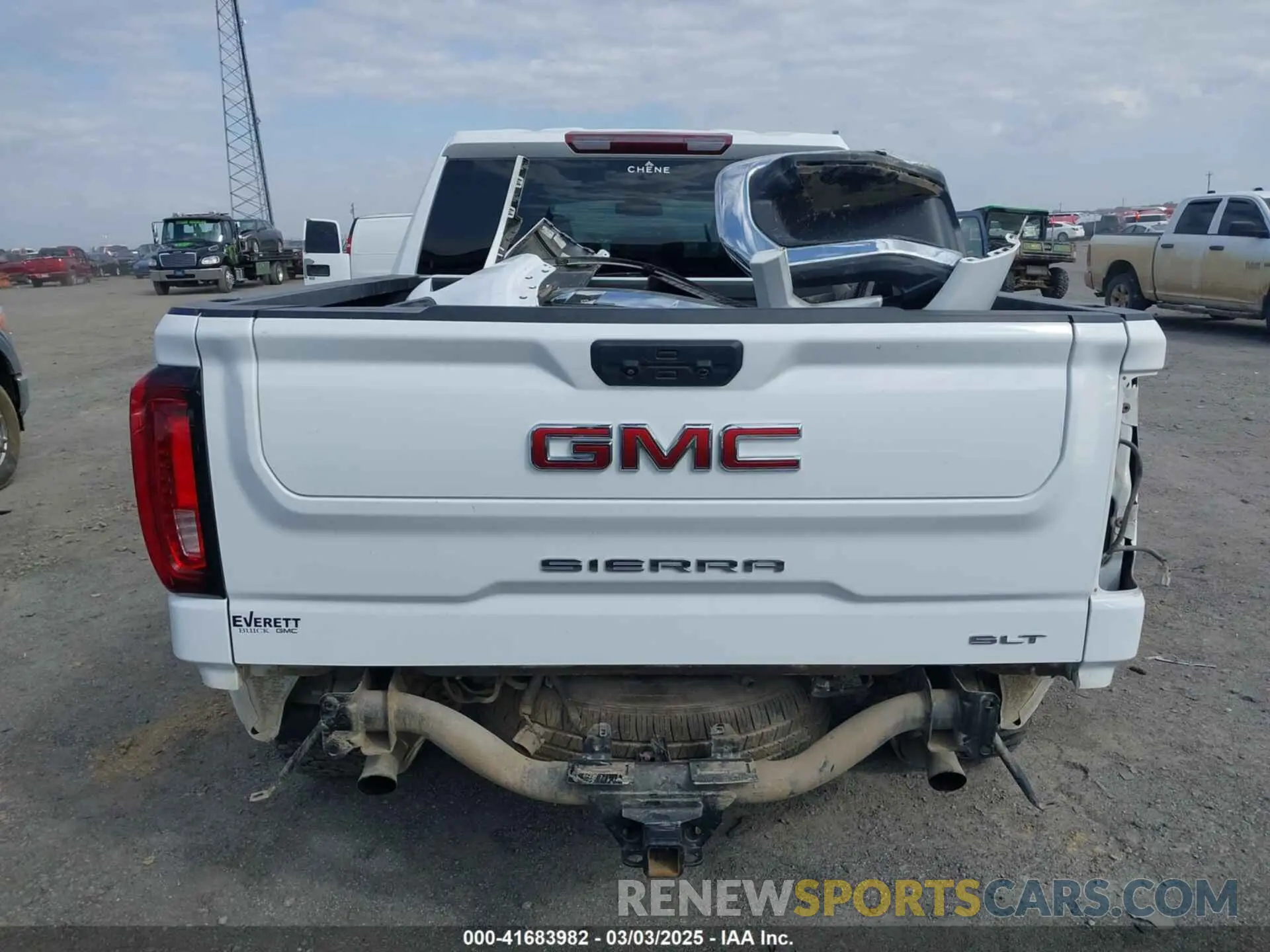 17 Photograph of a damaged car 3GTUUDED2NG591976 GMC SIERRA 1500 2022