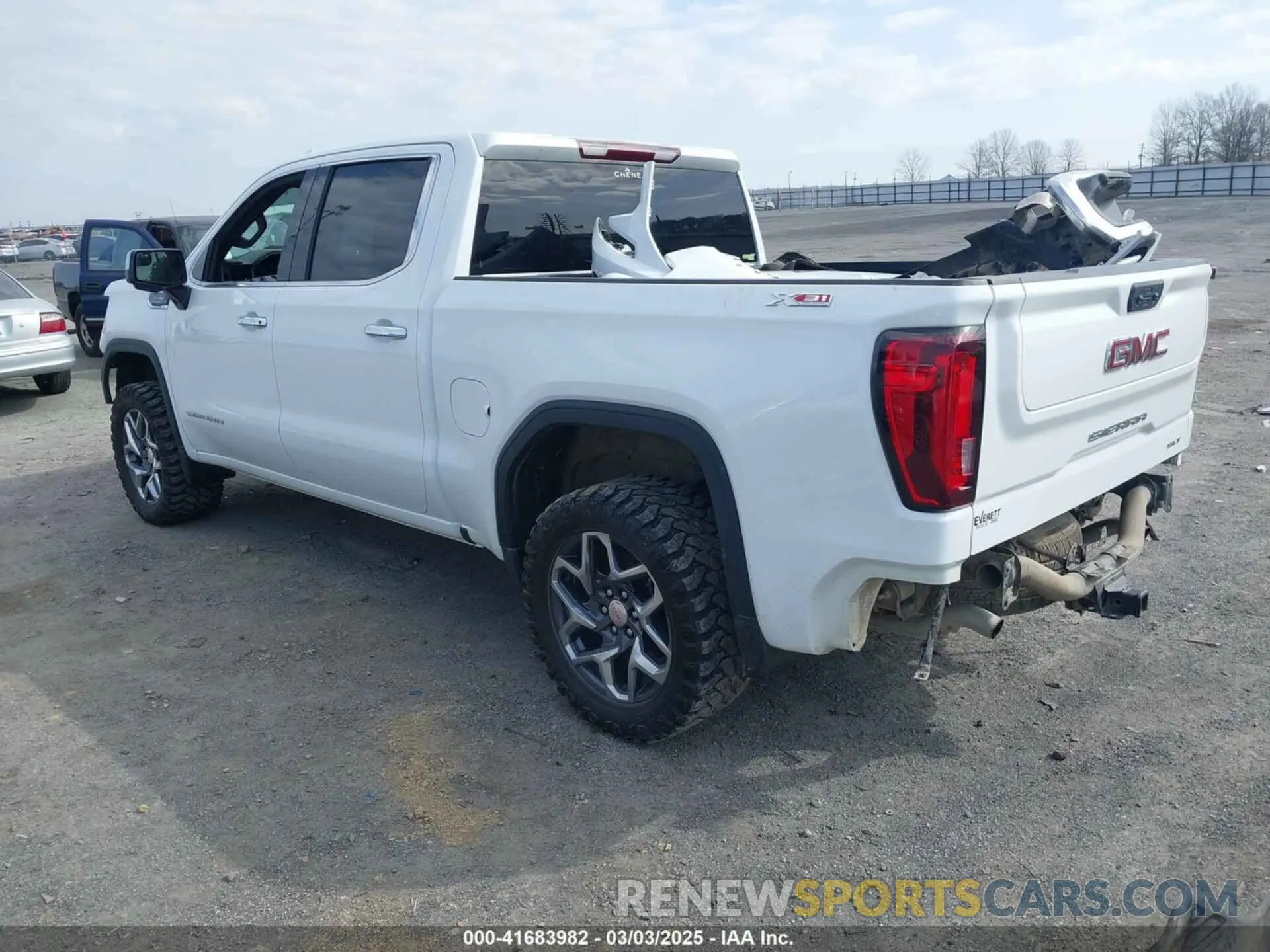 3 Photograph of a damaged car 3GTUUDED2NG591976 GMC SIERRA 1500 2022