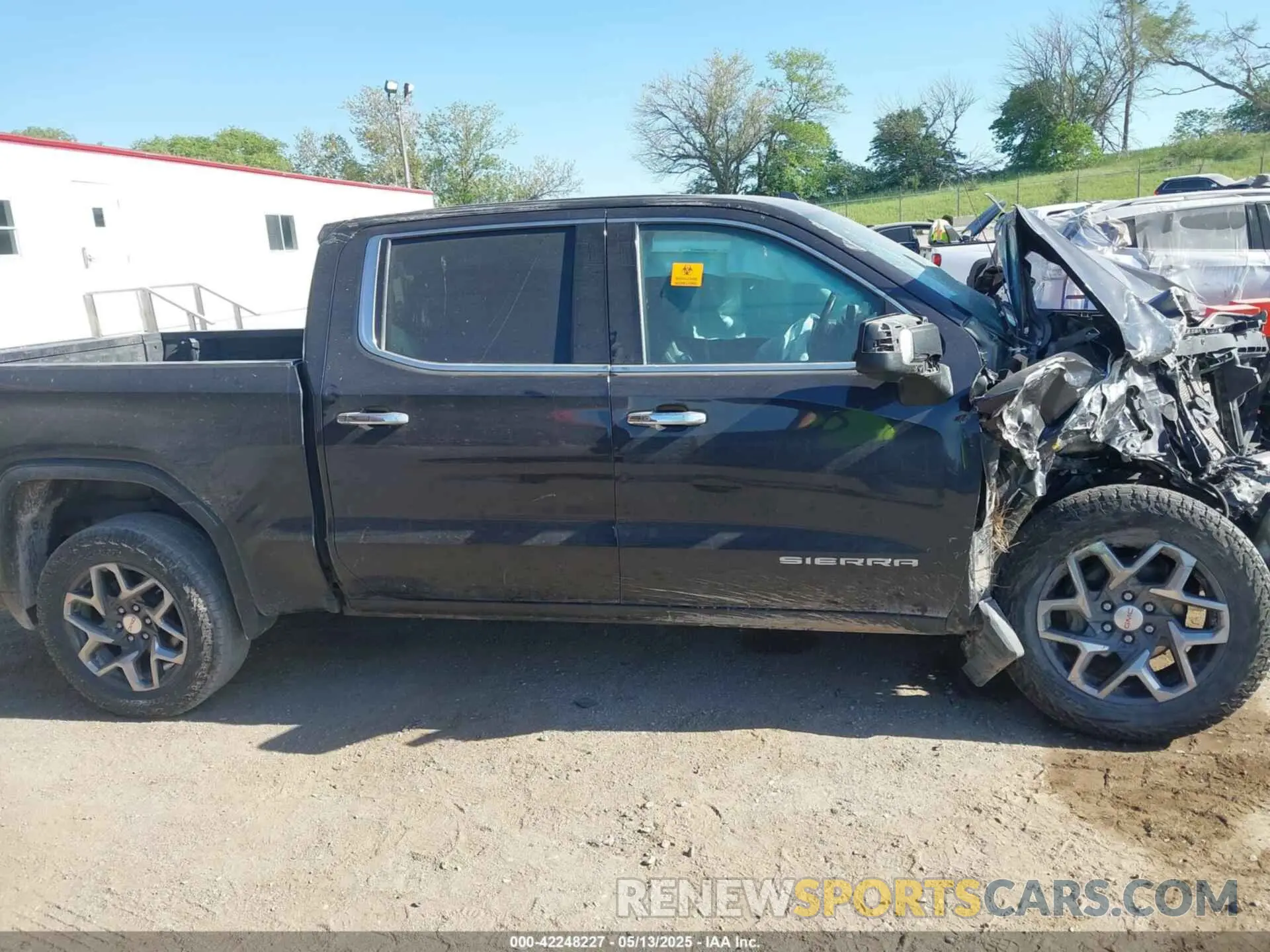 14 Photograph of a damaged car 3GTUUDED3NG546299 GMC SIERRA 1500 2022