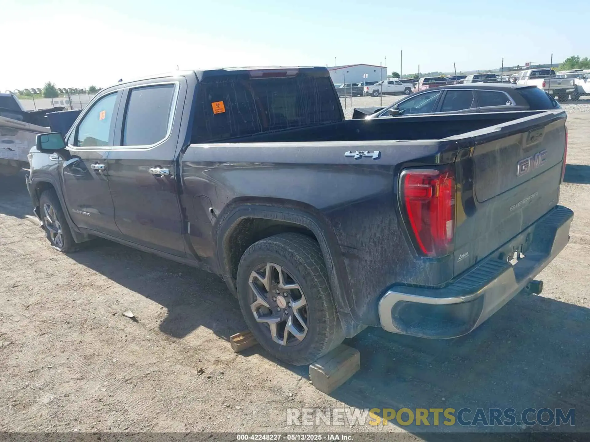 3 Photograph of a damaged car 3GTUUDED3NG546299 GMC SIERRA 1500 2022