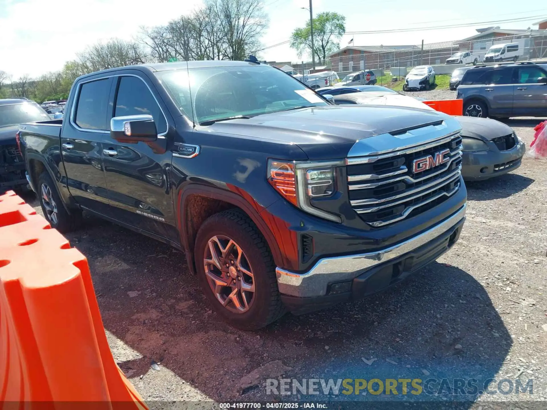 1 Photograph of a damaged car 3GTUUDED8NG676255 GMC SIERRA 1500 2022
