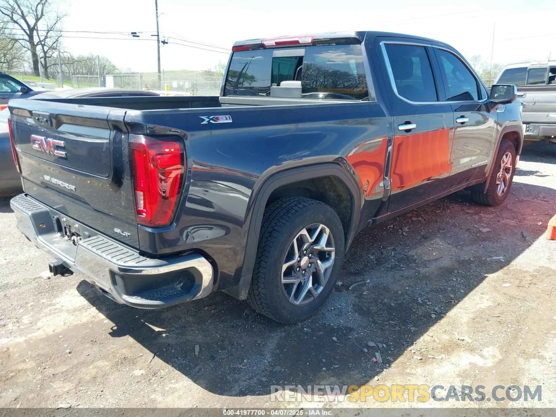 4 Photograph of a damaged car 3GTUUDED8NG676255 GMC SIERRA 1500 2022