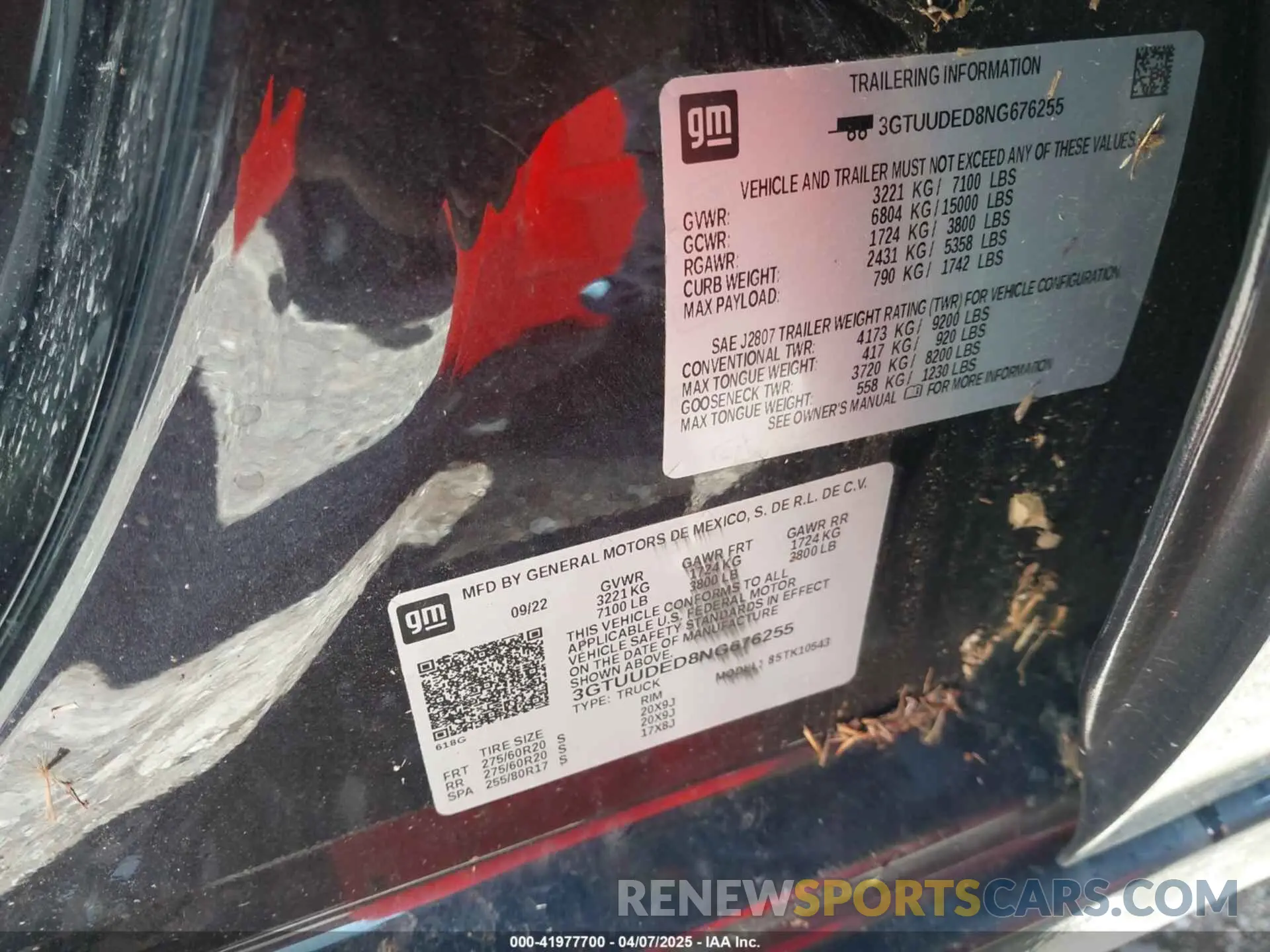 9 Photograph of a damaged car 3GTUUDED8NG676255 GMC SIERRA 1500 2022