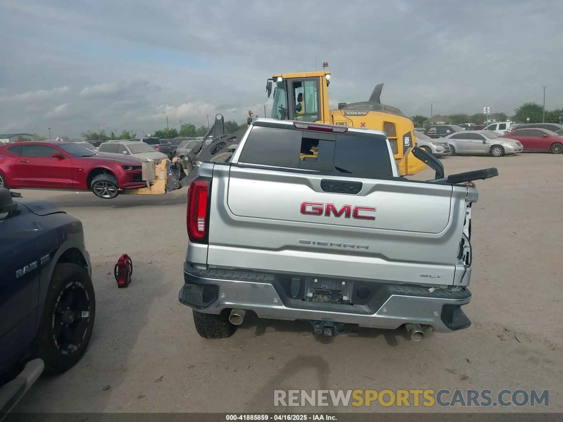 15 Photograph of a damaged car 3GTUUDET3NG616052 GMC SIERRA 1500 2022