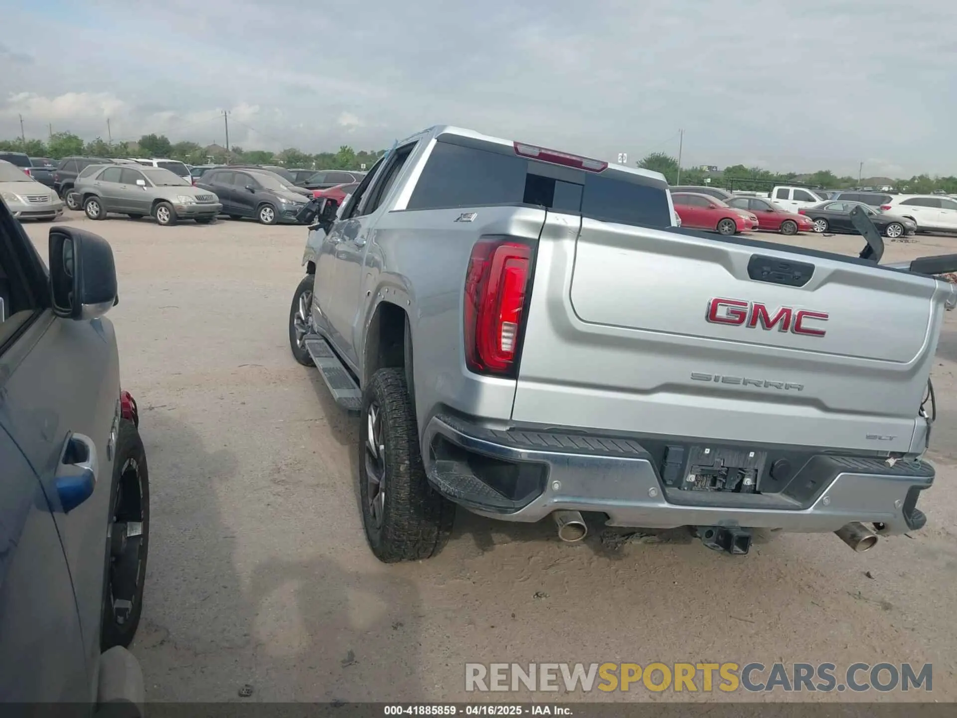 3 Photograph of a damaged car 3GTUUDET3NG616052 GMC SIERRA 1500 2022