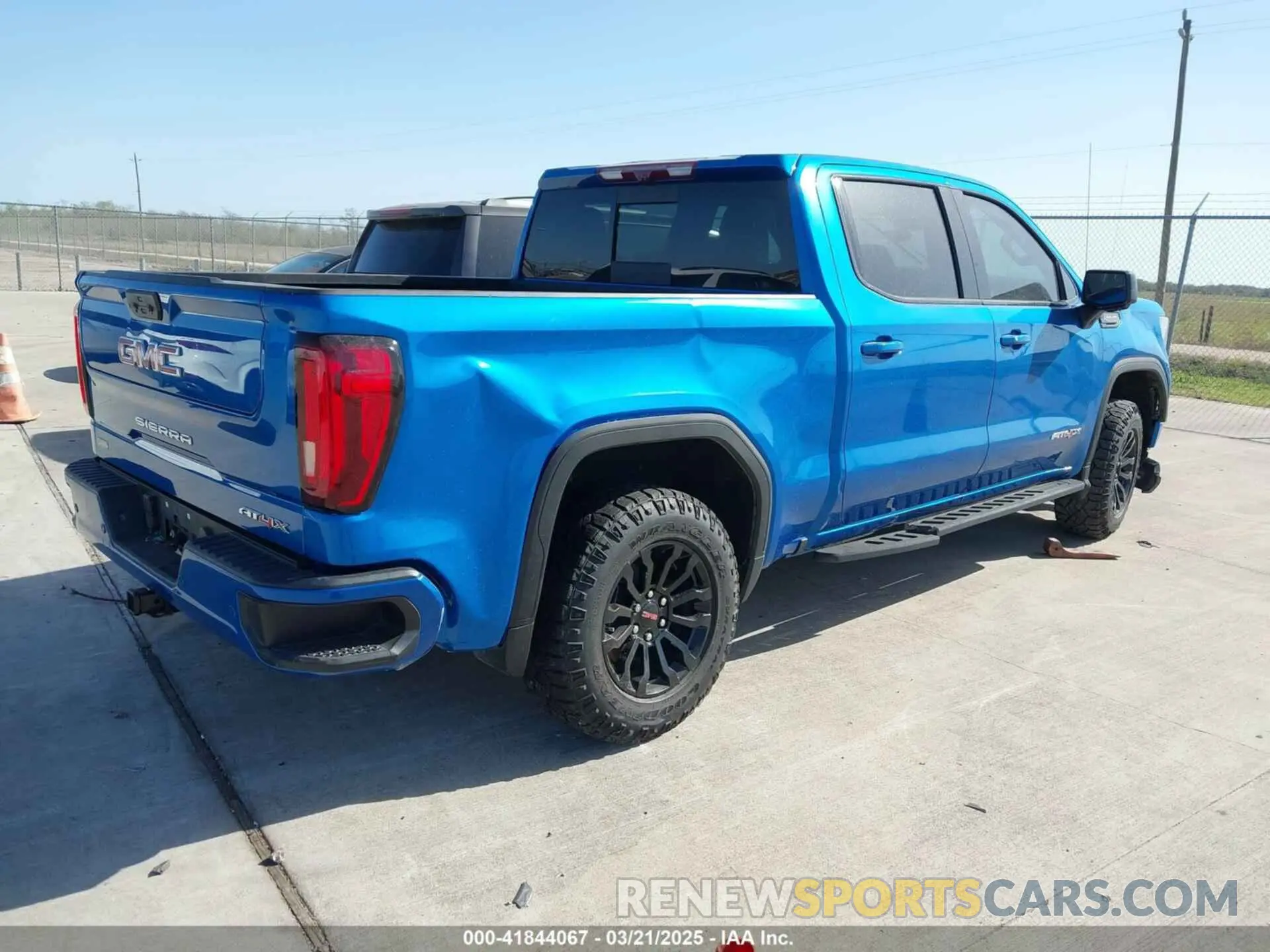 4 Photograph of a damaged car 3GTUUFELXNG669794 GMC SIERRA 1500 2022