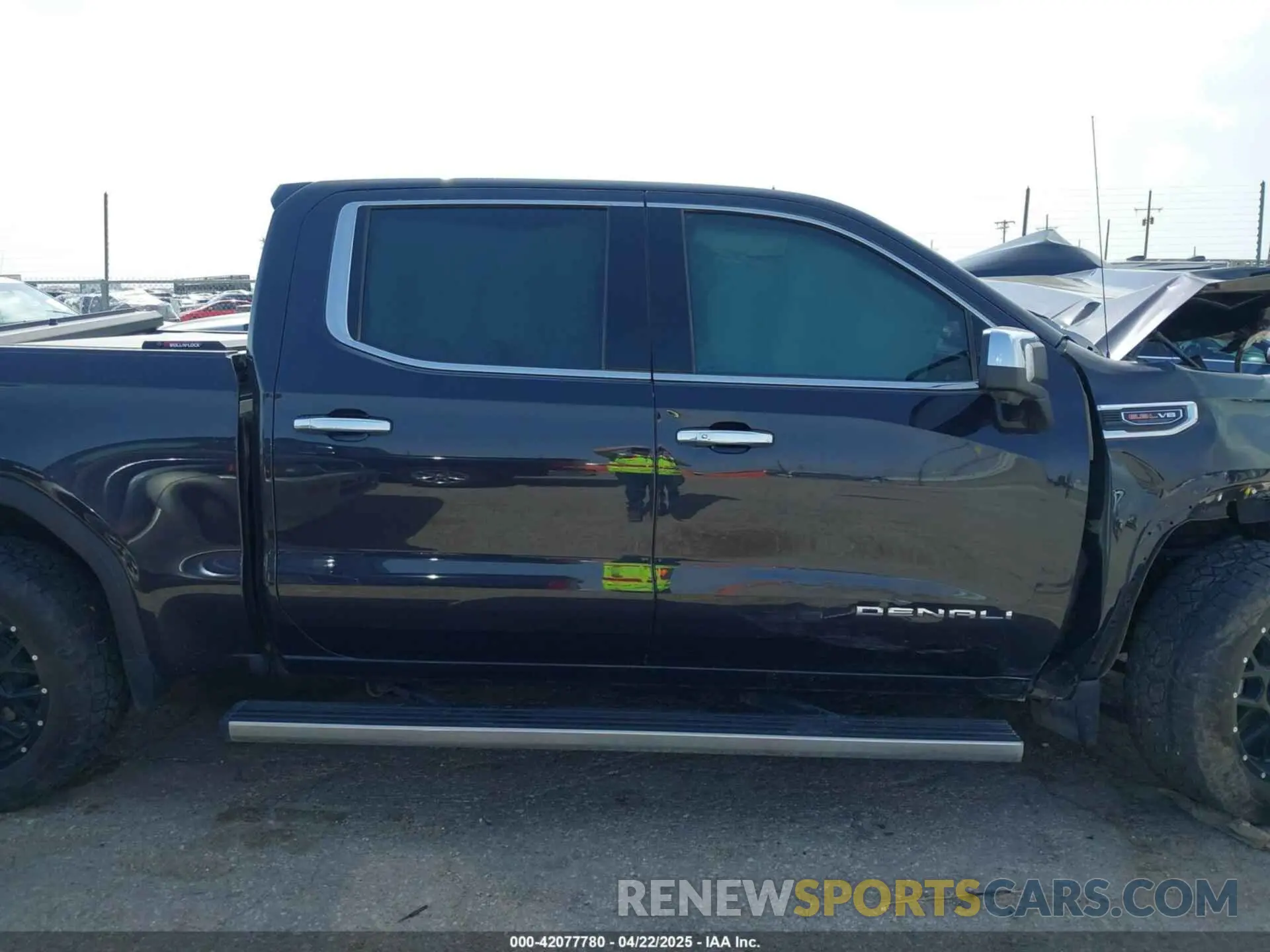 12 Photograph of a damaged car 3GTUUGEL8NG664468 GMC SIERRA 1500 2022