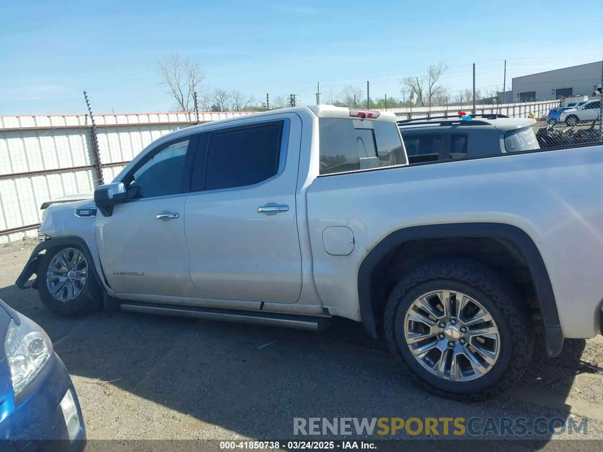 14 Photograph of a damaged car 3GTUUGET0NG599597 GMC SIERRA 1500 2022