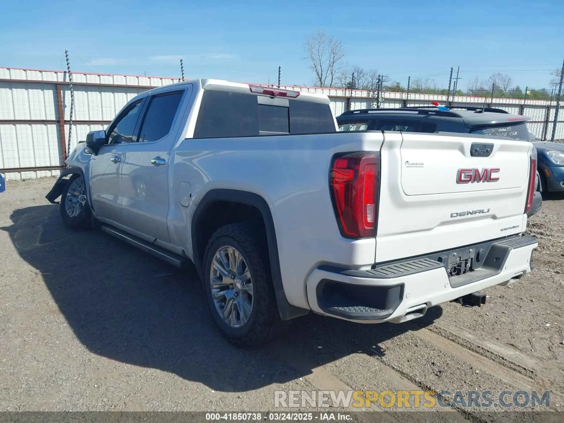 3 Photograph of a damaged car 3GTUUGET0NG599597 GMC SIERRA 1500 2022