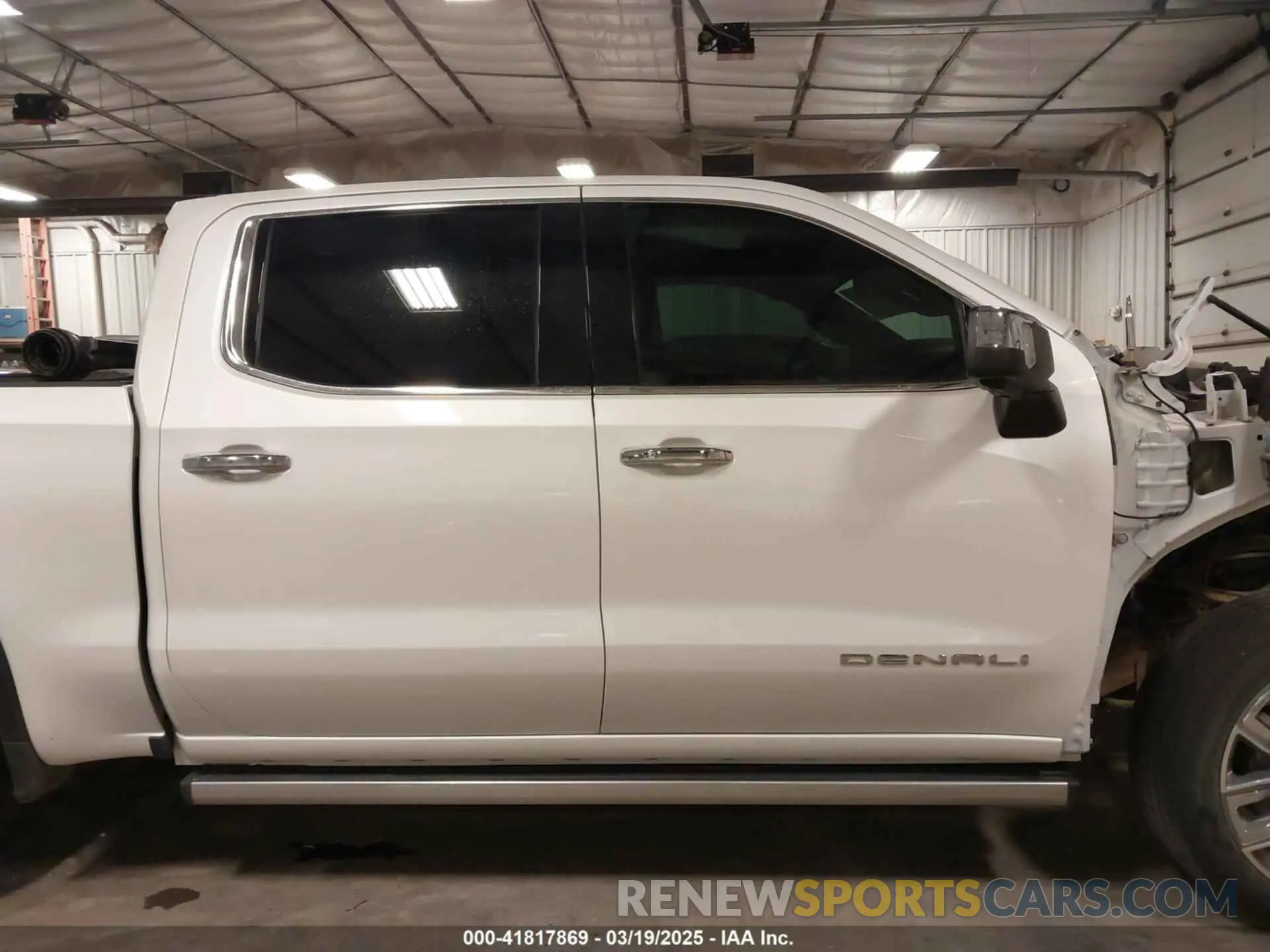14 Photograph of a damaged car 3GTUUGET4NG616787 GMC SIERRA 1500 2022
