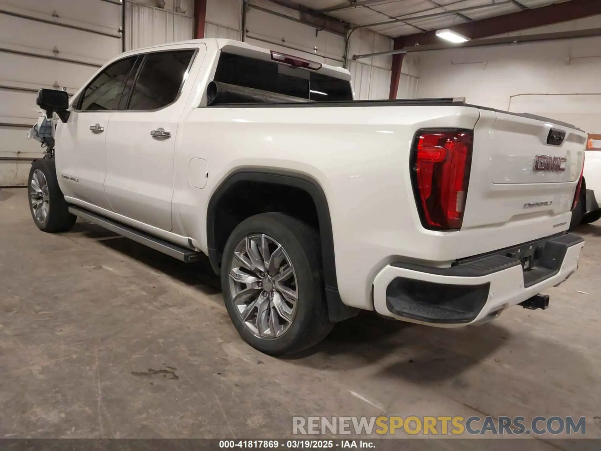 3 Photograph of a damaged car 3GTUUGET4NG616787 GMC SIERRA 1500 2022