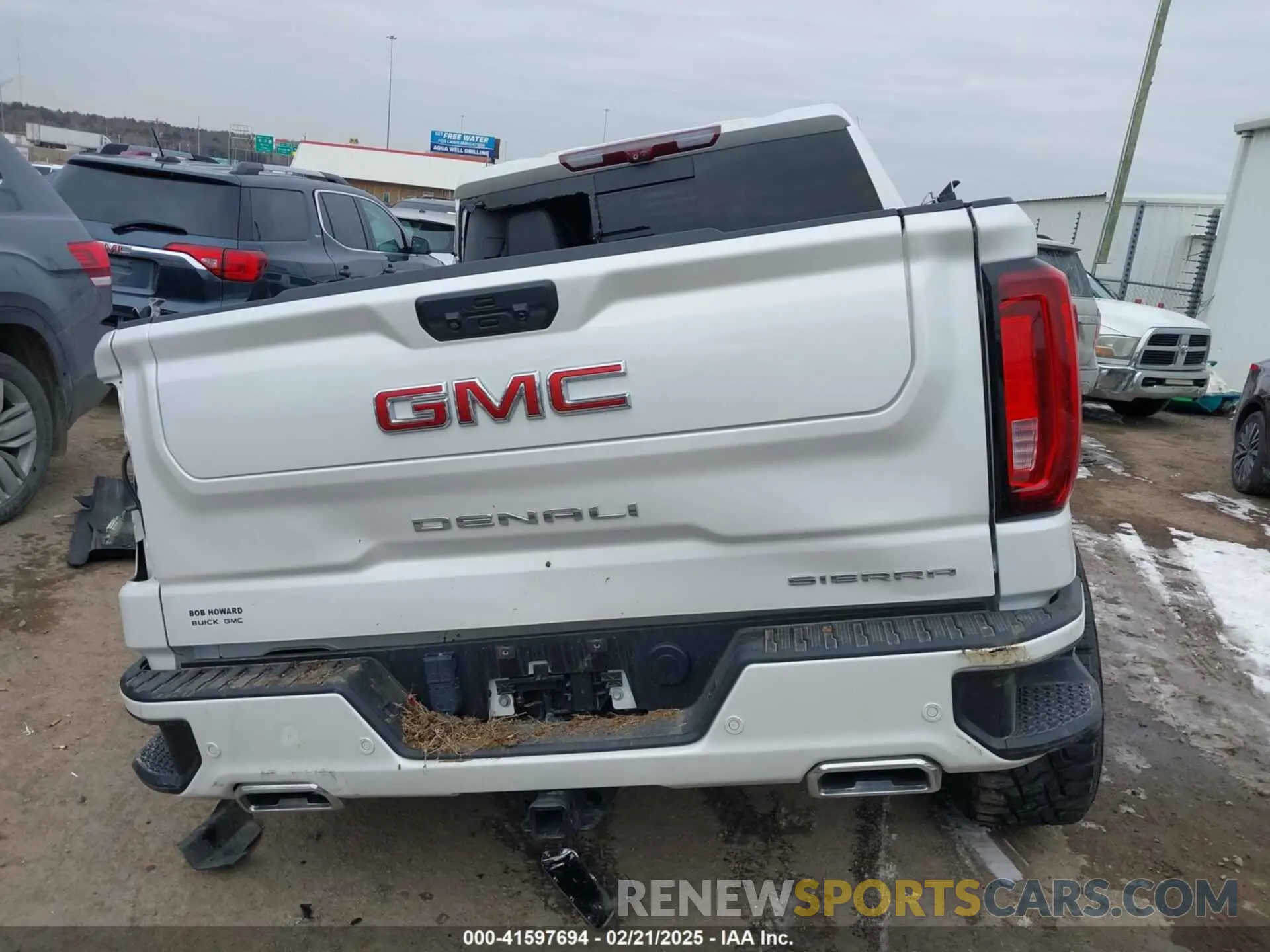 16 Photograph of a damaged car 3GTUUGET9NG618129 GMC SIERRA 1500 2022