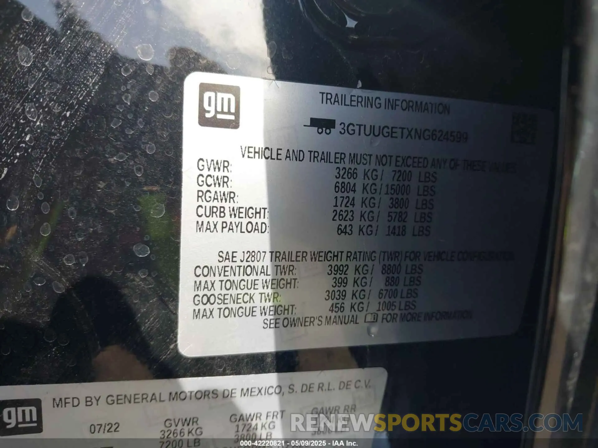 17 Photograph of a damaged car 3GTUUGETXNG624599 GMC SIERRA 1500 2022