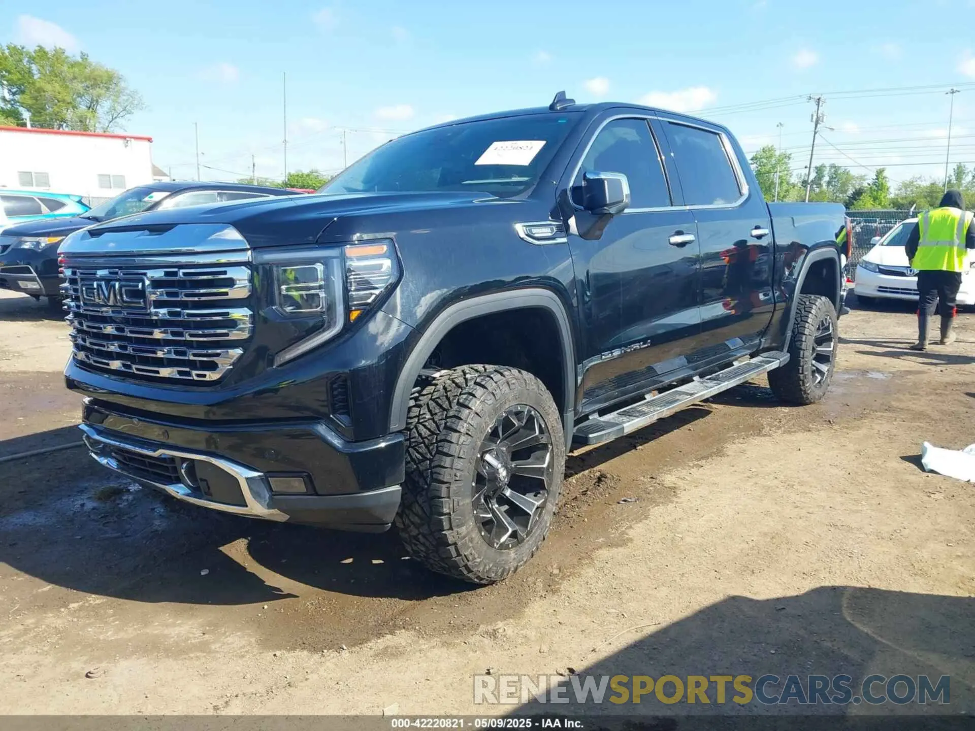 2 Photograph of a damaged car 3GTUUGETXNG624599 GMC SIERRA 1500 2022