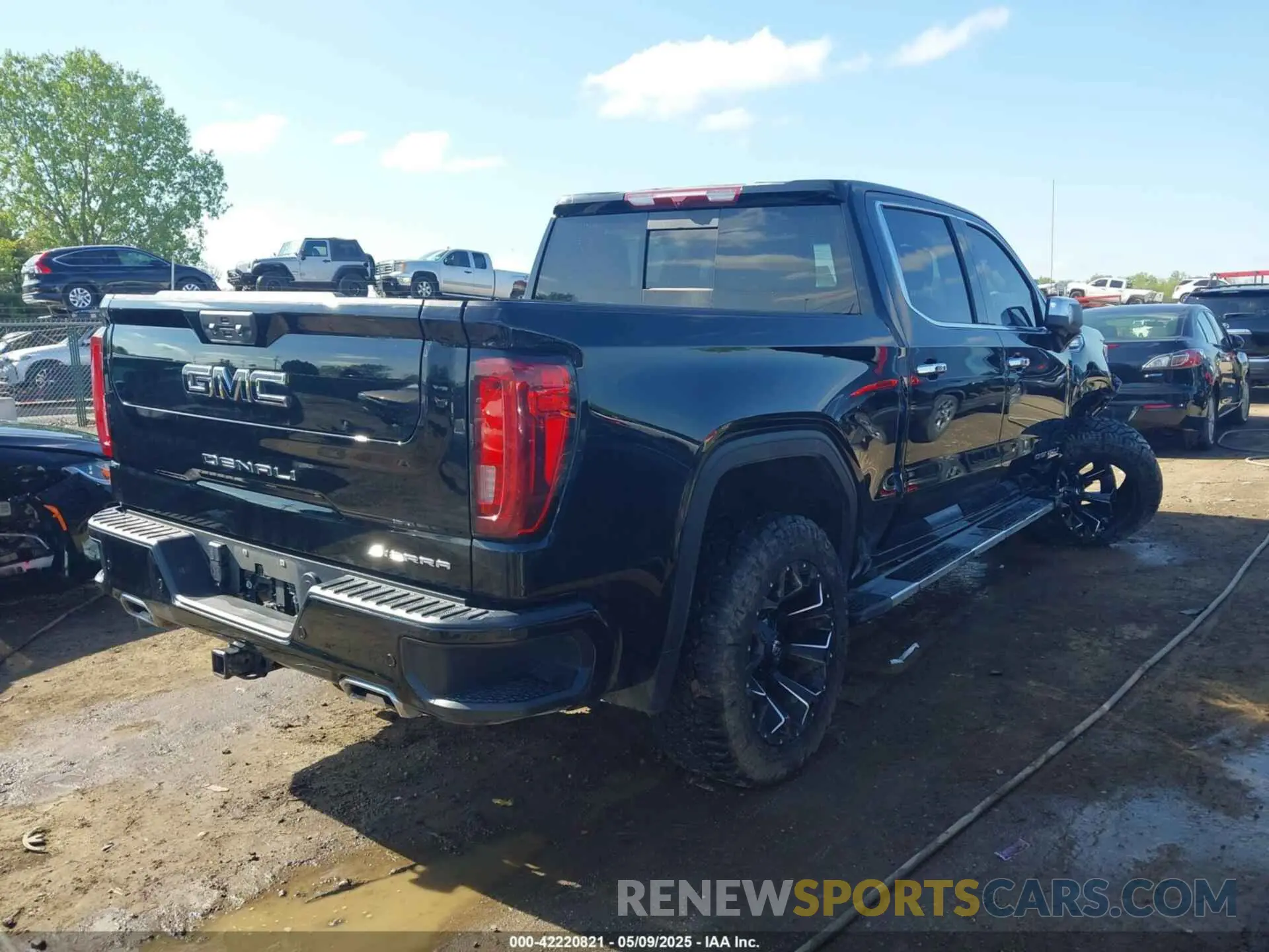 4 Photograph of a damaged car 3GTUUGETXNG624599 GMC SIERRA 1500 2022