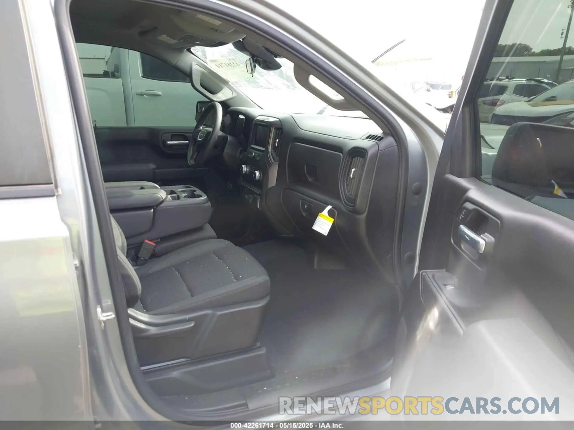 5 Photograph of a damaged car 1GTRHAEK1PZ265385 GMC SIERRA 1500 2023