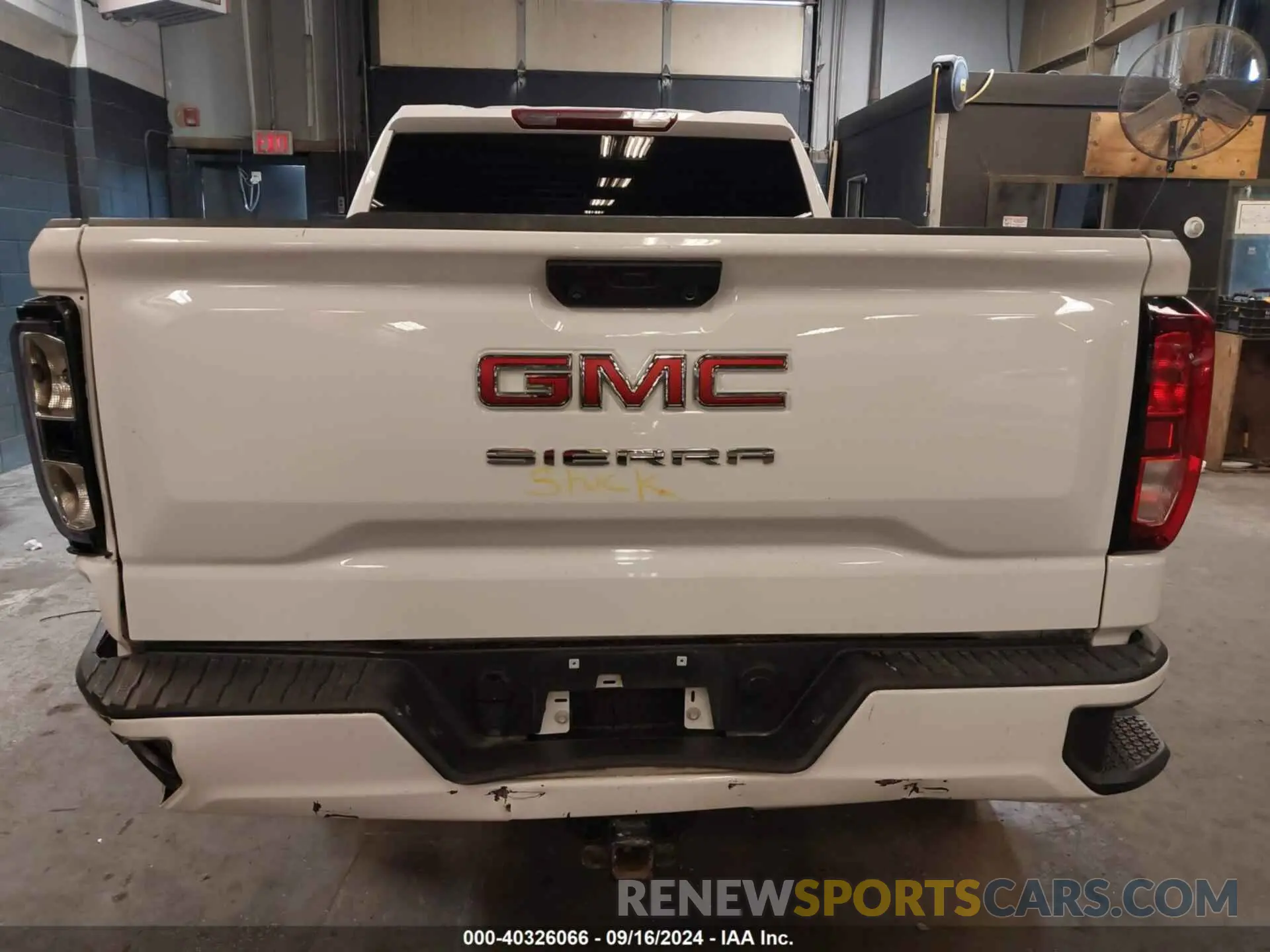 16 Photograph of a damaged car 1GTRUAED6PZ280932 GMC SIERRA 1500 2023