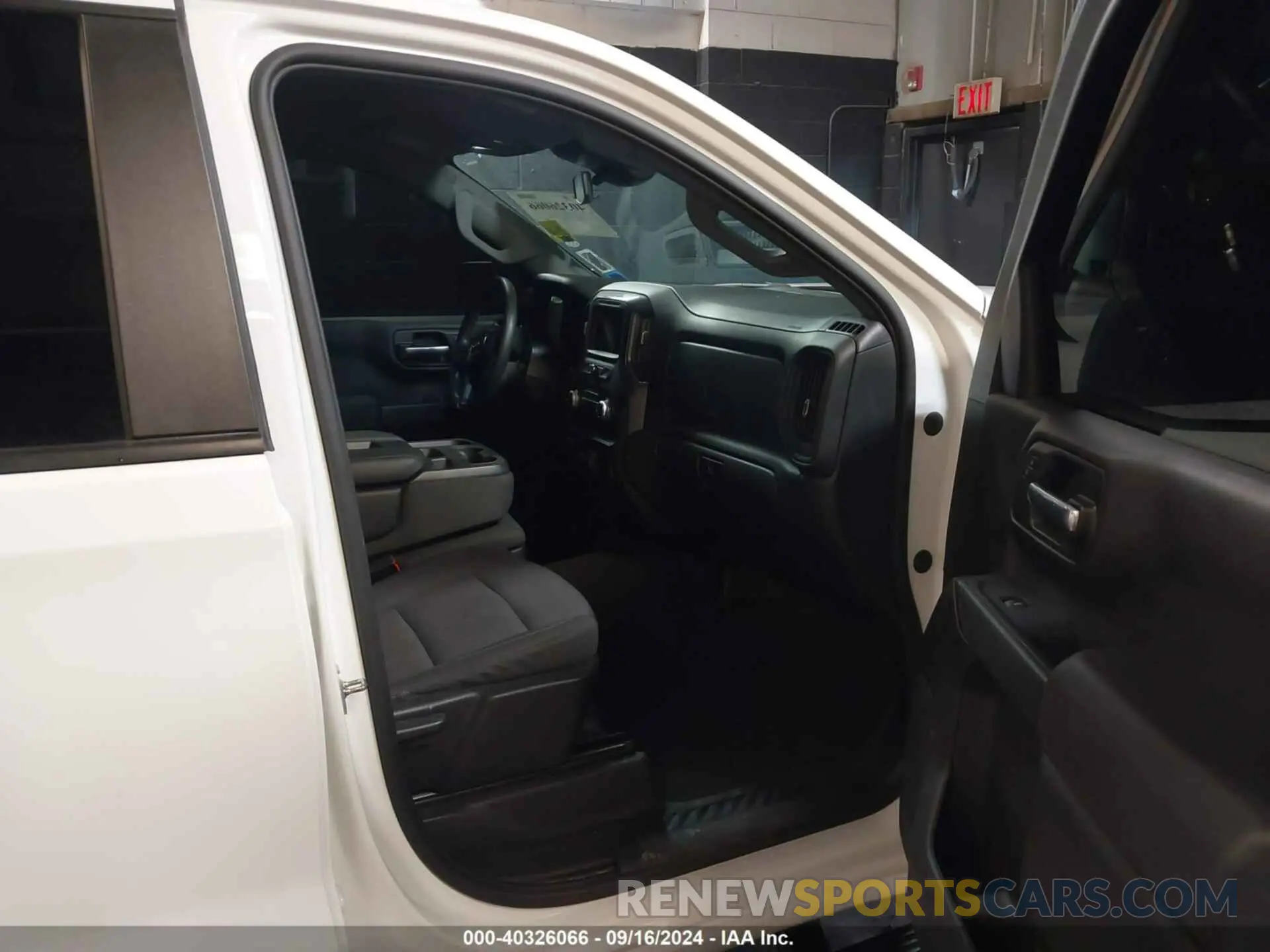 5 Photograph of a damaged car 1GTRUAED6PZ280932 GMC SIERRA 1500 2023