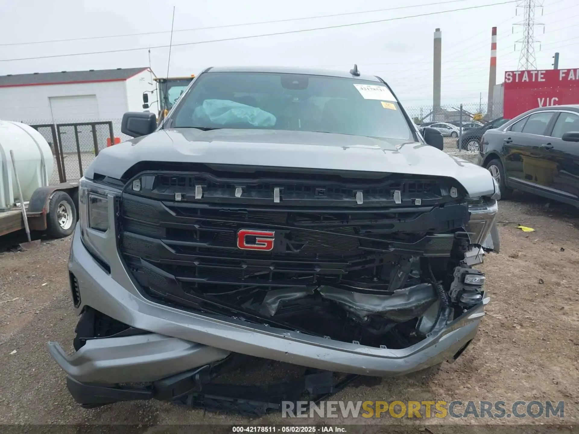 11 Photograph of a damaged car 1GTRUAED9PZ270833 GMC SIERRA 1500 2023