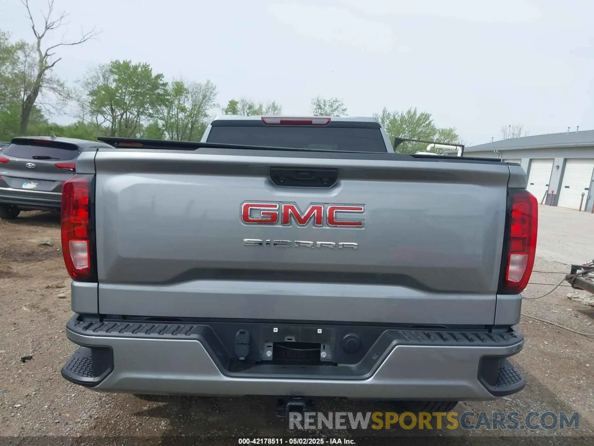 15 Photograph of a damaged car 1GTRUAED9PZ270833 GMC SIERRA 1500 2023