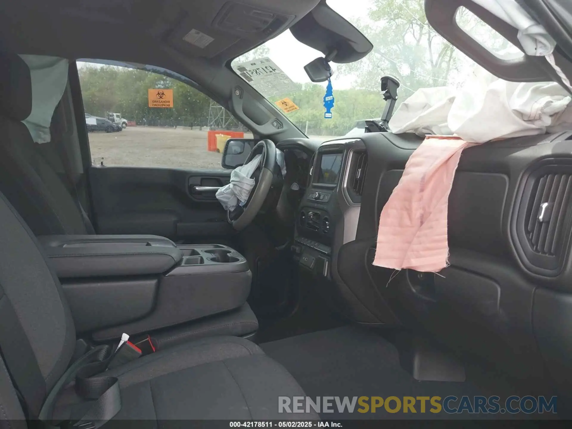 5 Photograph of a damaged car 1GTRUAED9PZ270833 GMC SIERRA 1500 2023