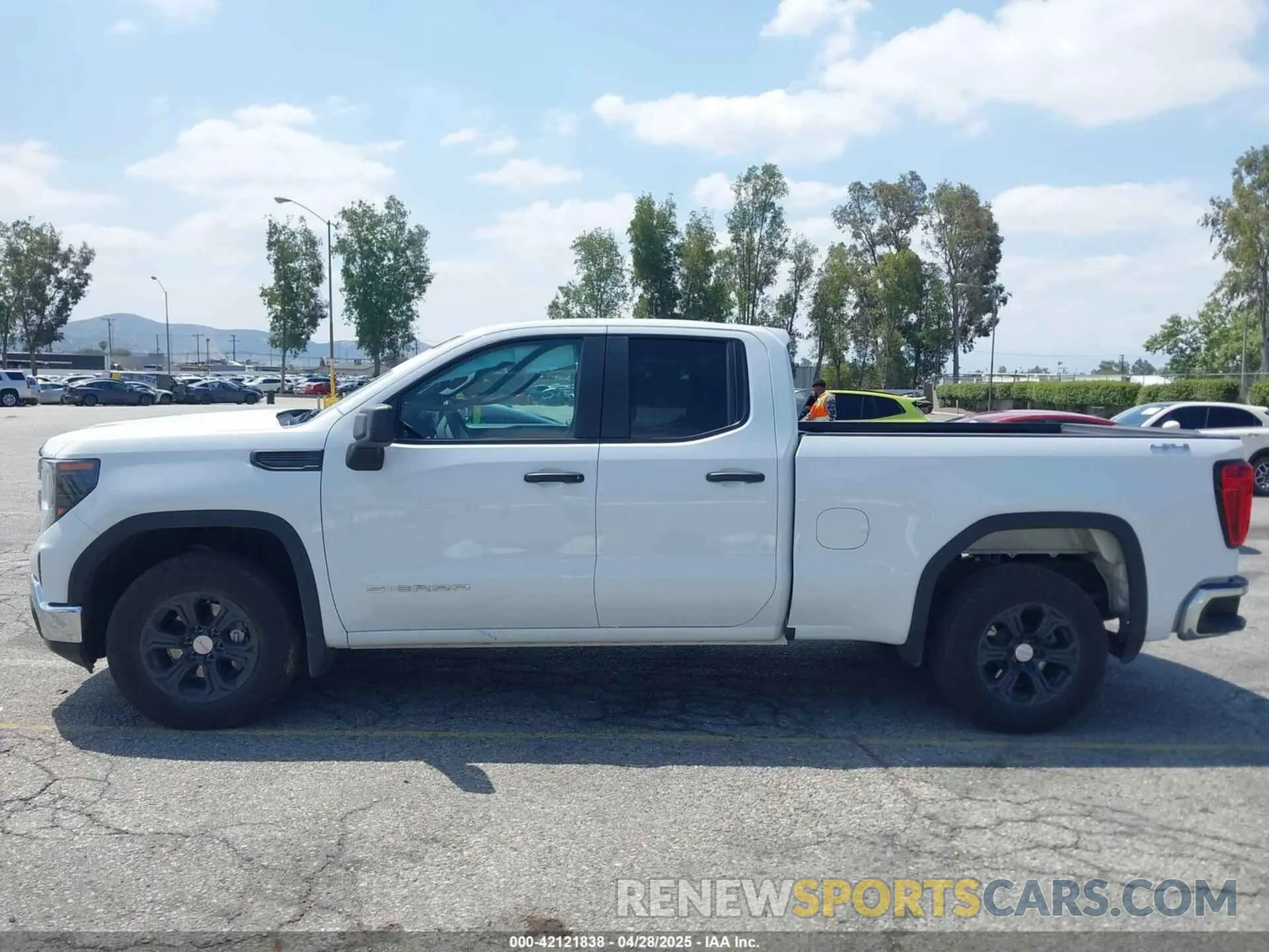 14 Photograph of a damaged car 1GTRUAEK4PZ254571 GMC SIERRA 1500 2023