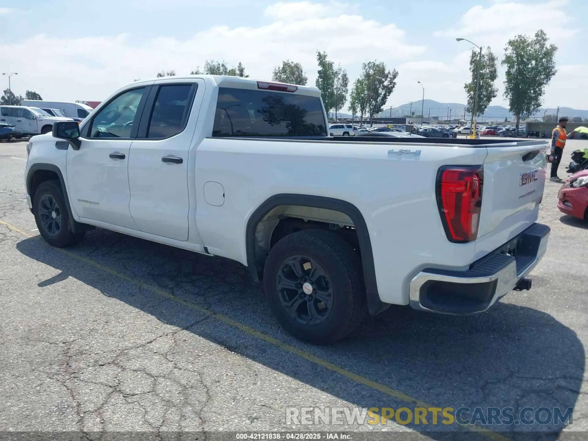 3 Photograph of a damaged car 1GTRUAEK4PZ254571 GMC SIERRA 1500 2023
