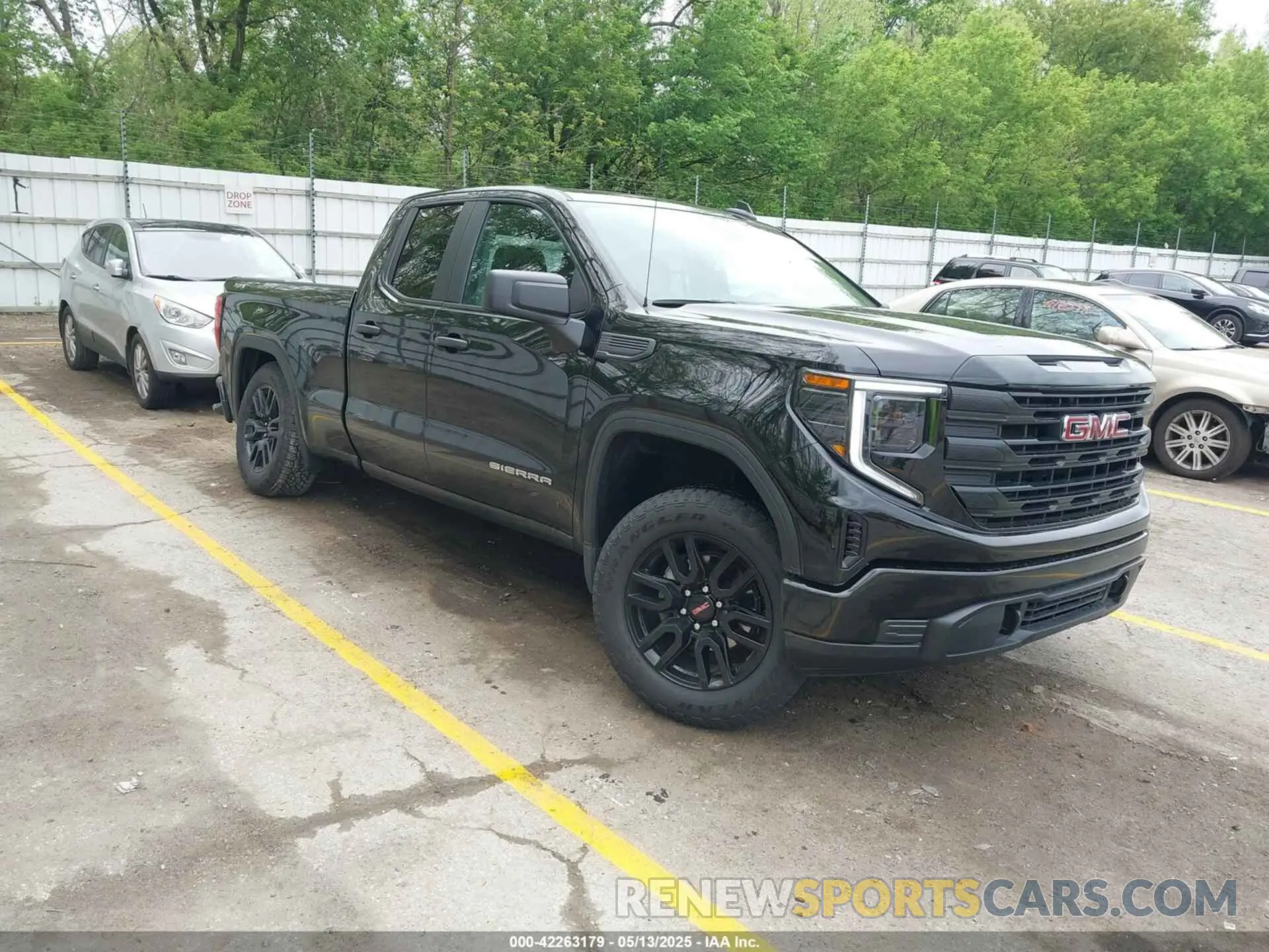 1 Photograph of a damaged car 1GTRUAEK8PZ319695 GMC SIERRA 1500 2023