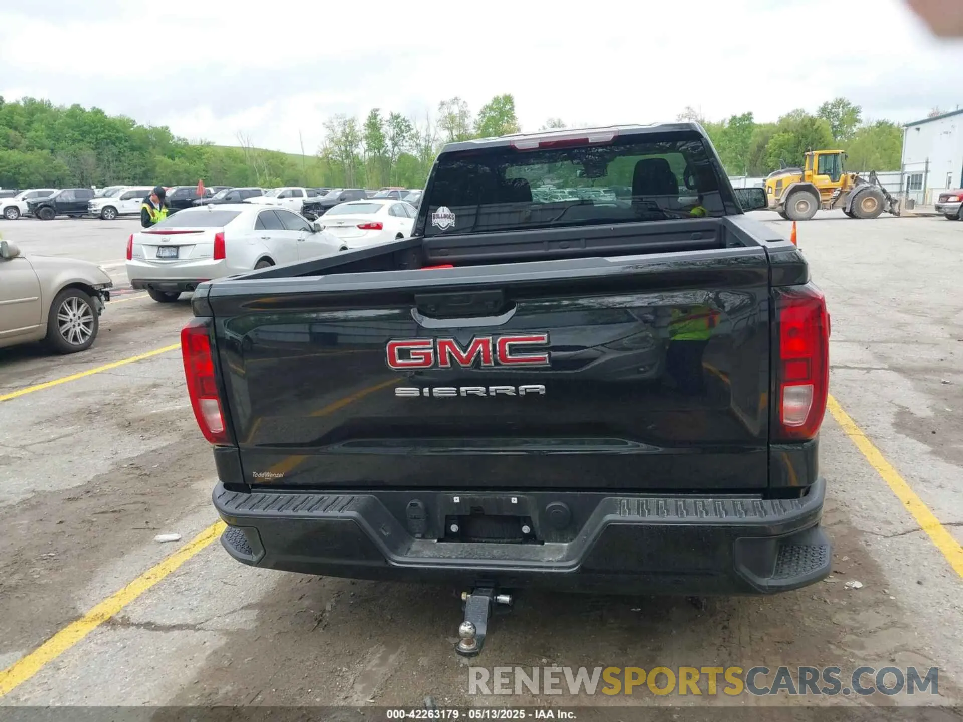 16 Photograph of a damaged car 1GTRUAEK8PZ319695 GMC SIERRA 1500 2023