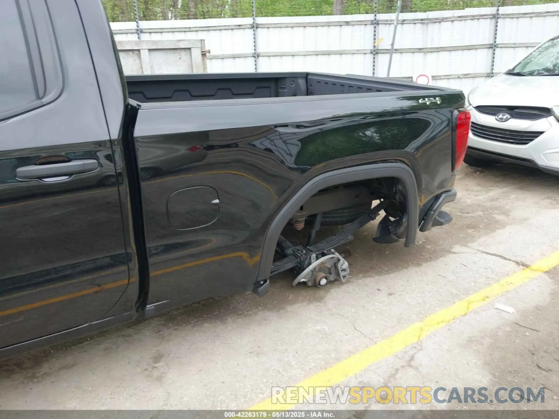 6 Photograph of a damaged car 1GTRUAEK8PZ319695 GMC SIERRA 1500 2023