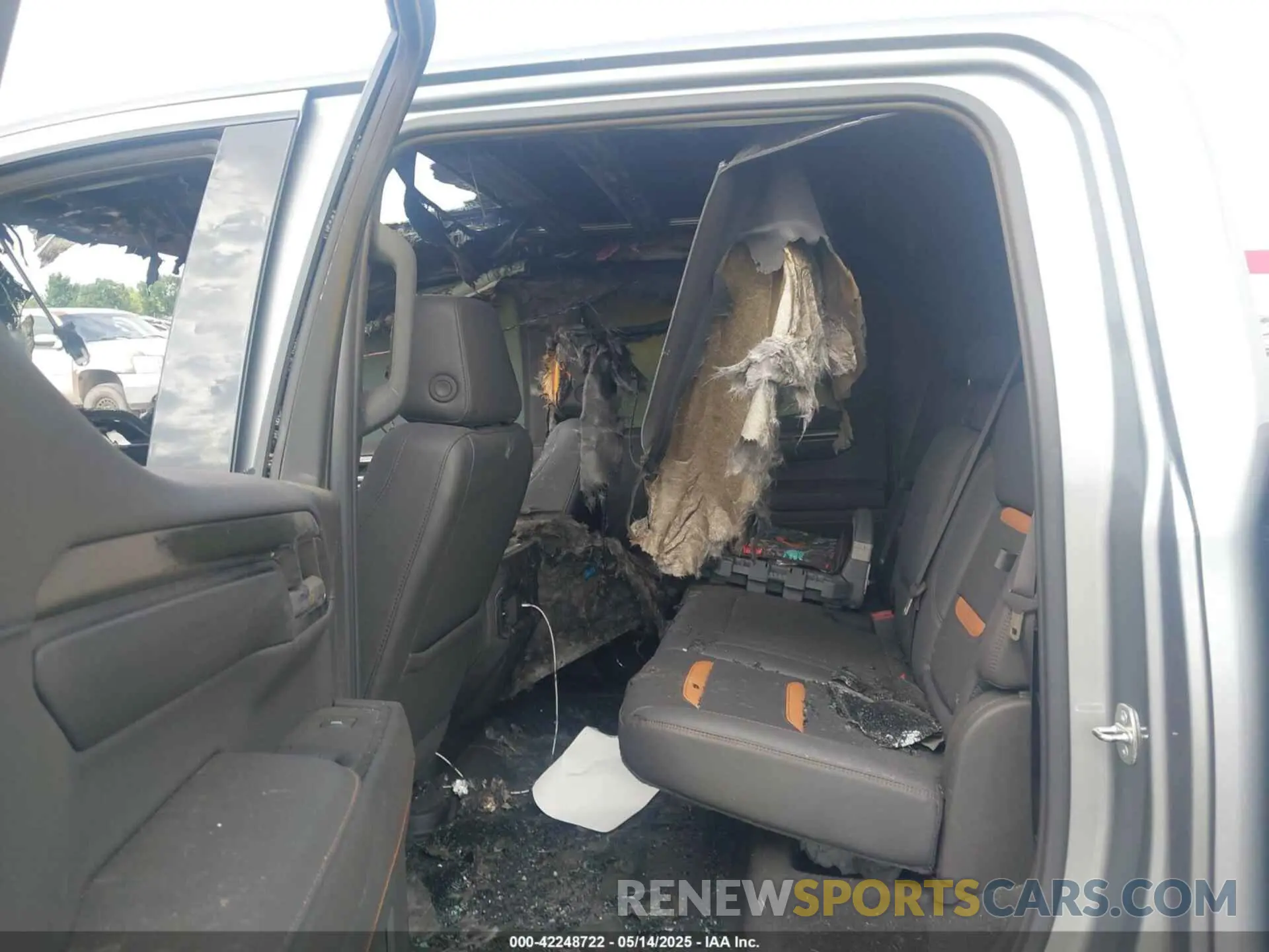 8 Photograph of a damaged car 1GTUUEE80PZ196707 GMC SIERRA 1500 2023
