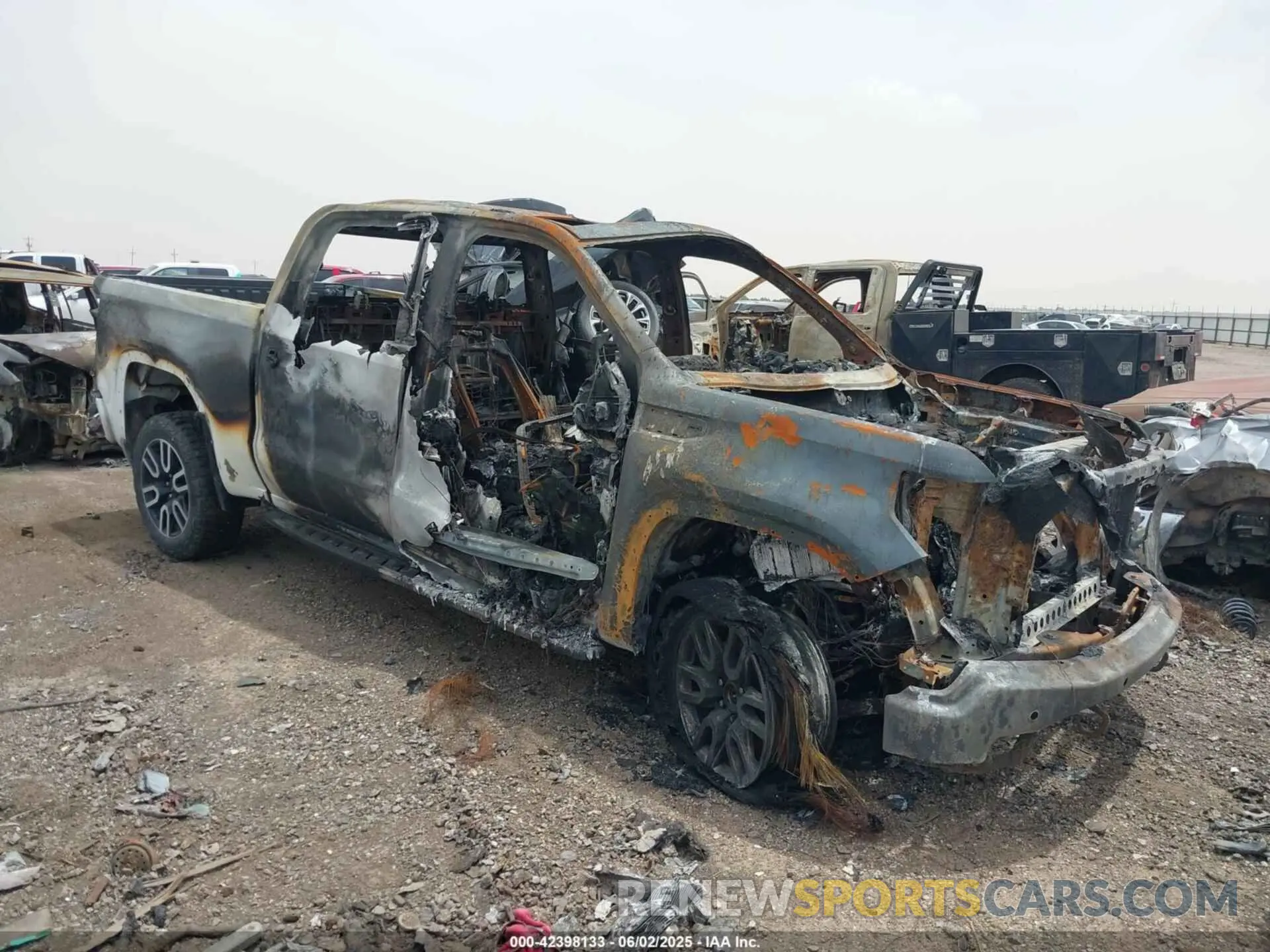 1 Photograph of a damaged car 1GTUUEE85PZ200220 GMC SIERRA 1500 2023