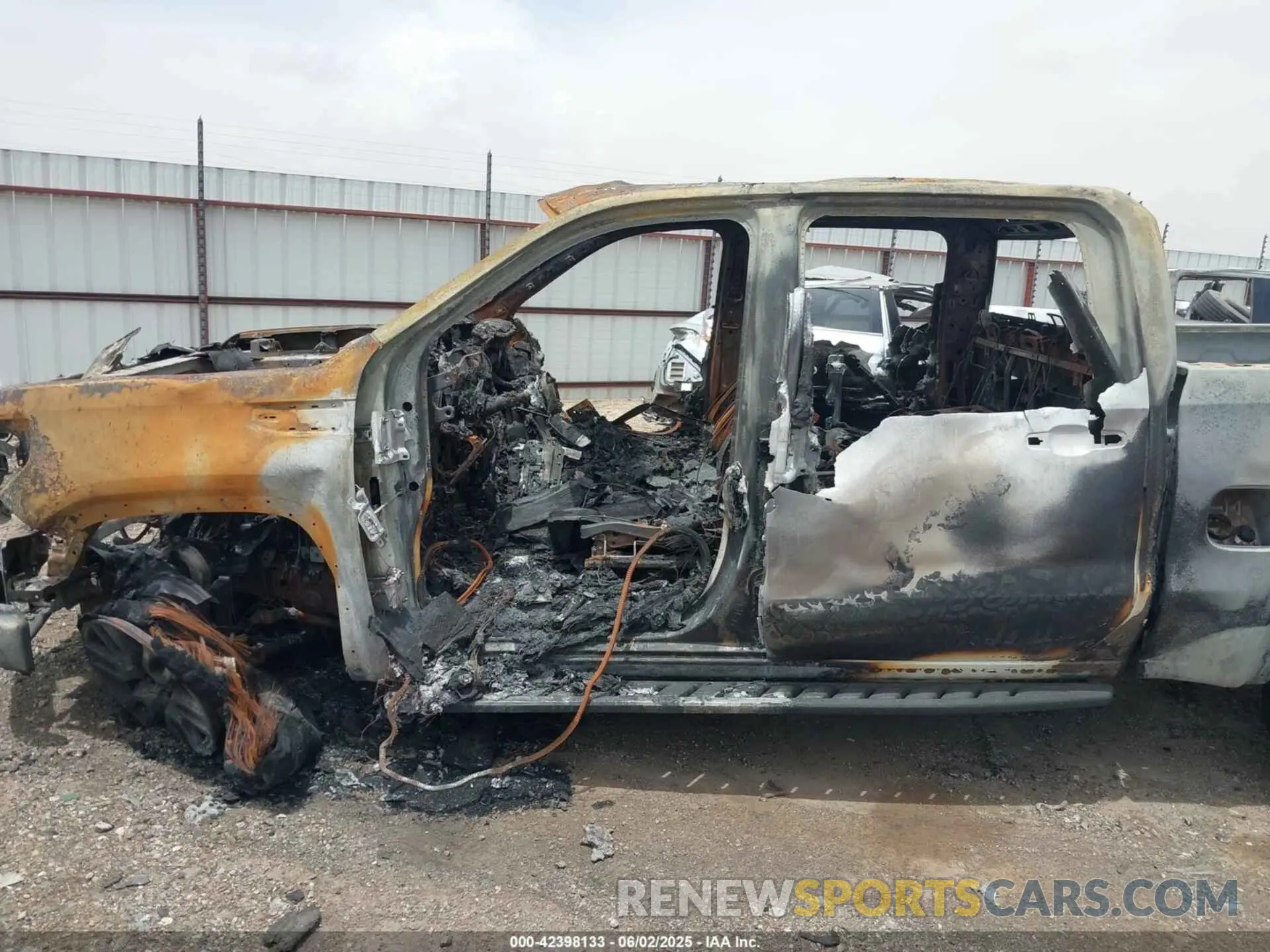 6 Photograph of a damaged car 1GTUUEE85PZ200220 GMC SIERRA 1500 2023