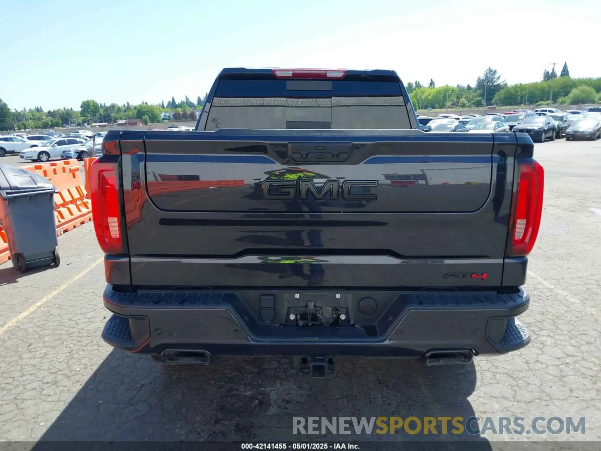 16 Photograph of a damaged car 1GTUUEE85PZ313956 GMC SIERRA 1500 2023