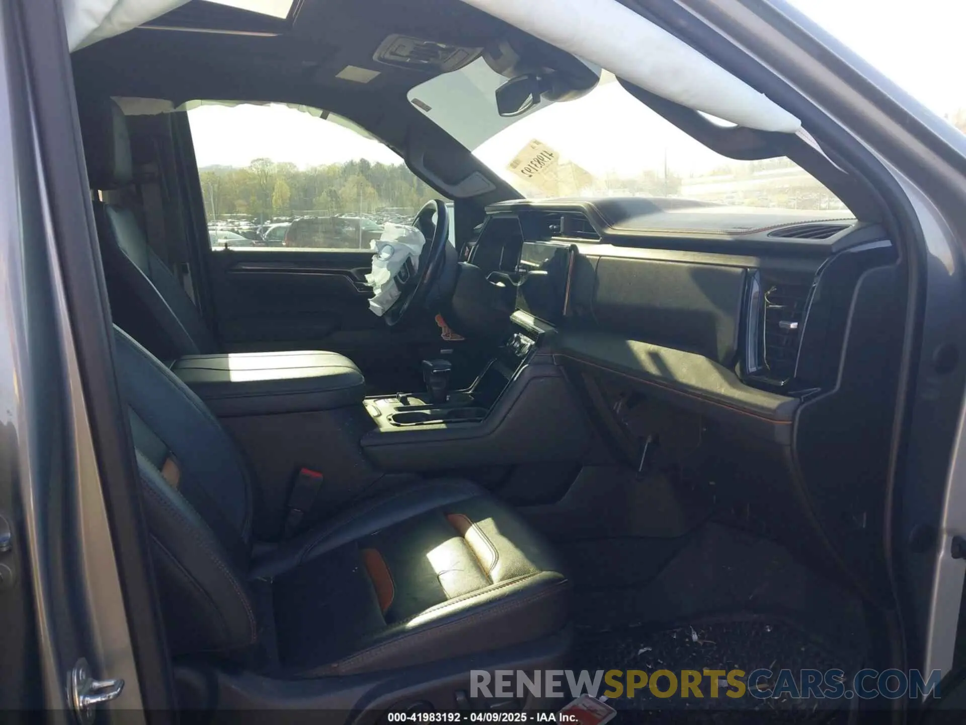 5 Photograph of a damaged car 1GTUUEE89PZ174270 GMC SIERRA 1500 2023