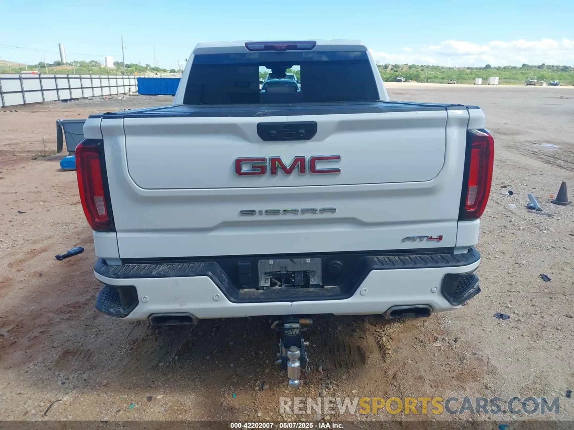 16 Photograph of a damaged car 1GTUUEEL2PZ200017 GMC SIERRA 1500 2023