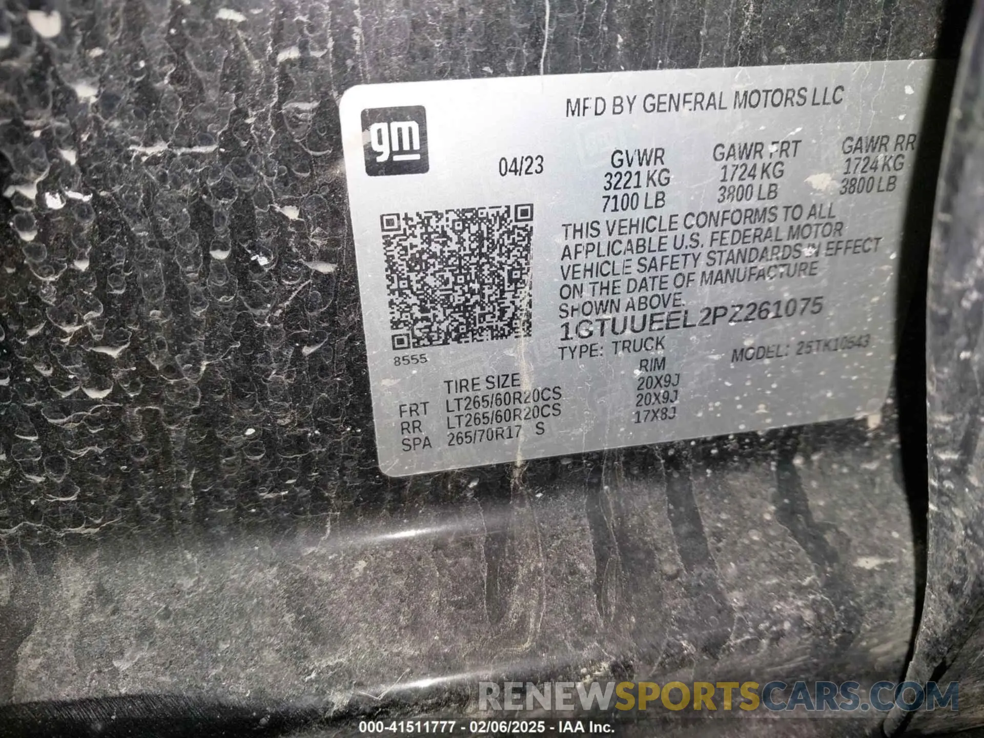 9 Photograph of a damaged car 1GTUUEEL2PZ261075 GMC SIERRA 1500 2023