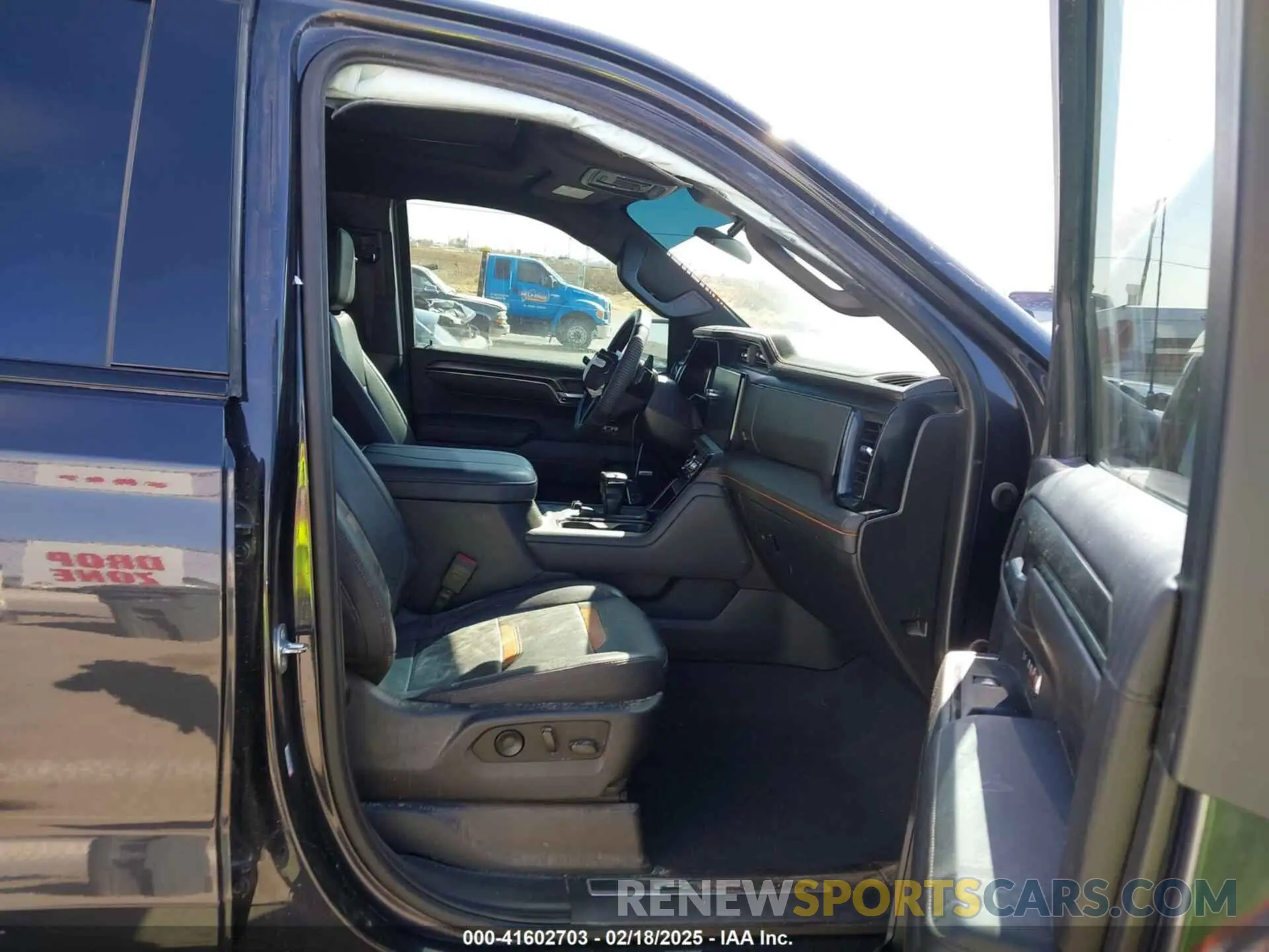 5 Photograph of a damaged car 1GTUUEEL5PZ112868 GMC SIERRA 1500 2023