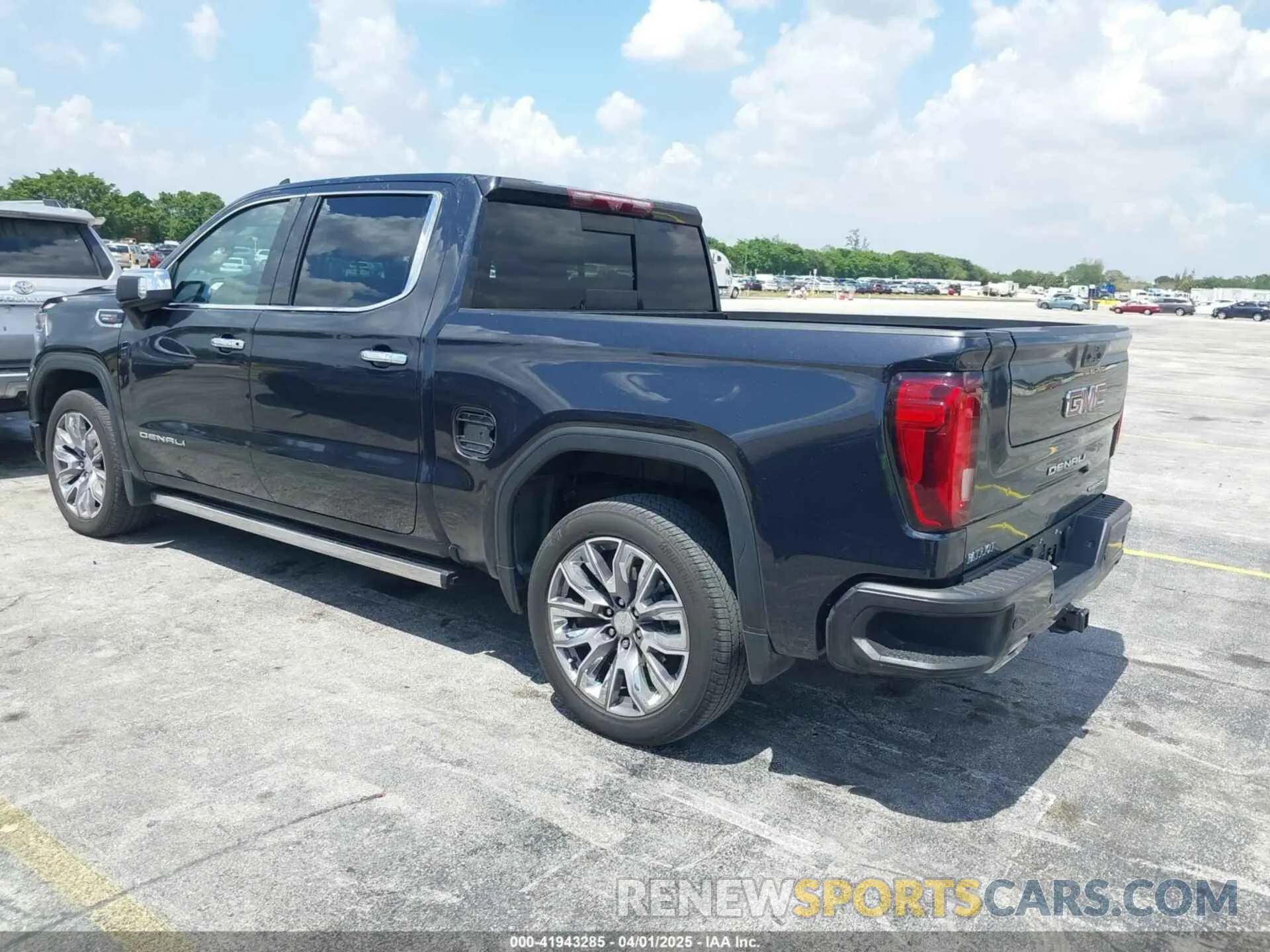 3 Photograph of a damaged car 1GTUUGE81PZ308054 GMC SIERRA 1500 2023