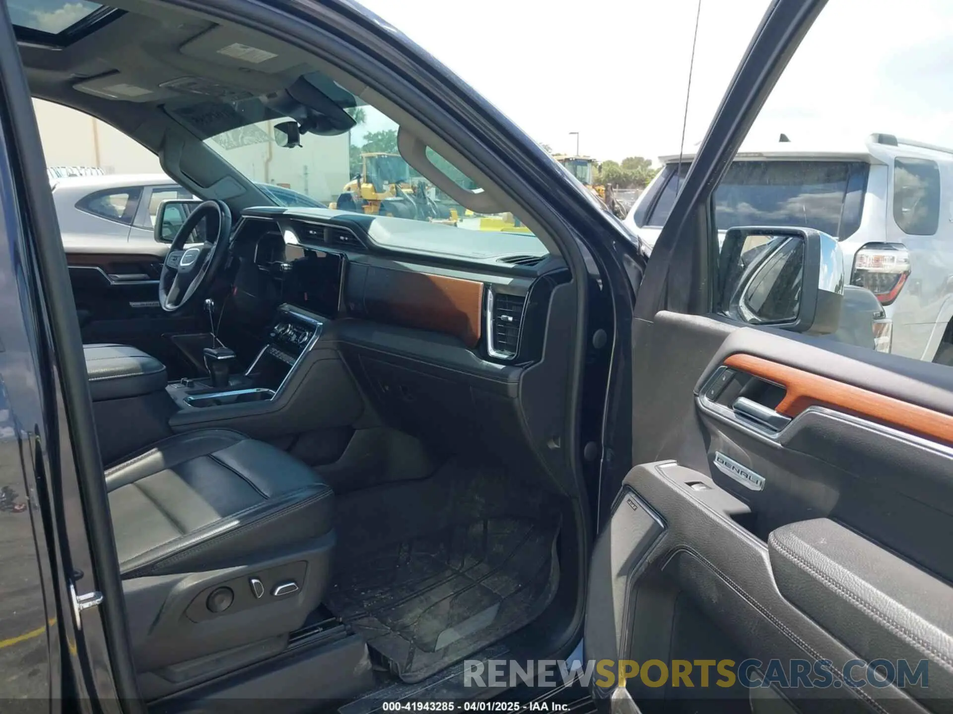 5 Photograph of a damaged car 1GTUUGE81PZ308054 GMC SIERRA 1500 2023