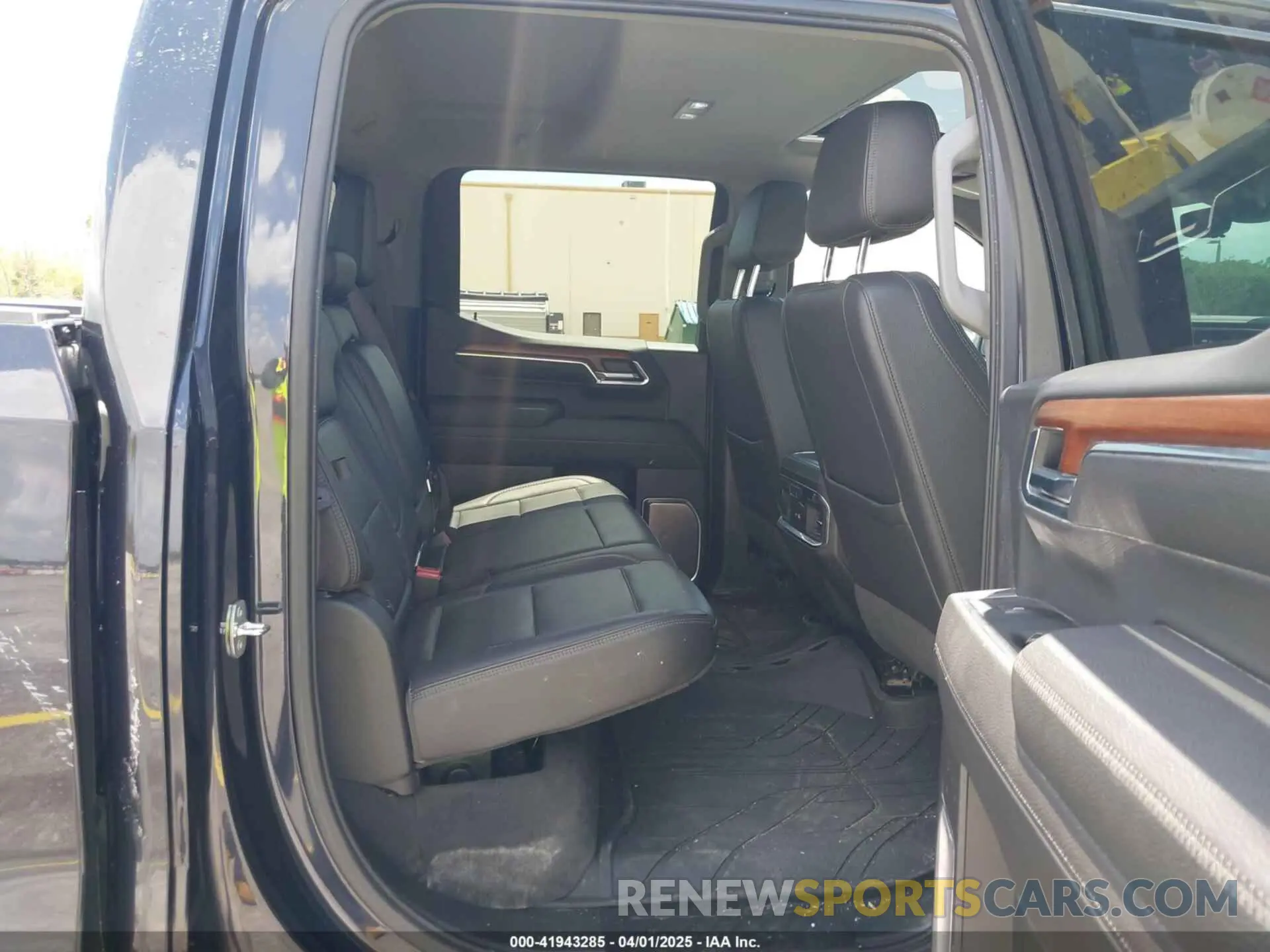 8 Photograph of a damaged car 1GTUUGE81PZ308054 GMC SIERRA 1500 2023