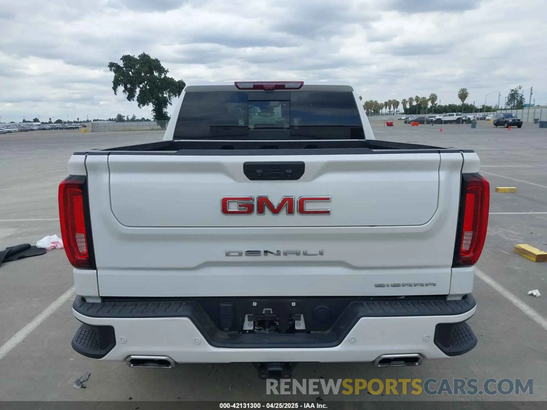 17 Photograph of a damaged car 1GTUUGED6PZ242176 GMC SIERRA 1500 2023