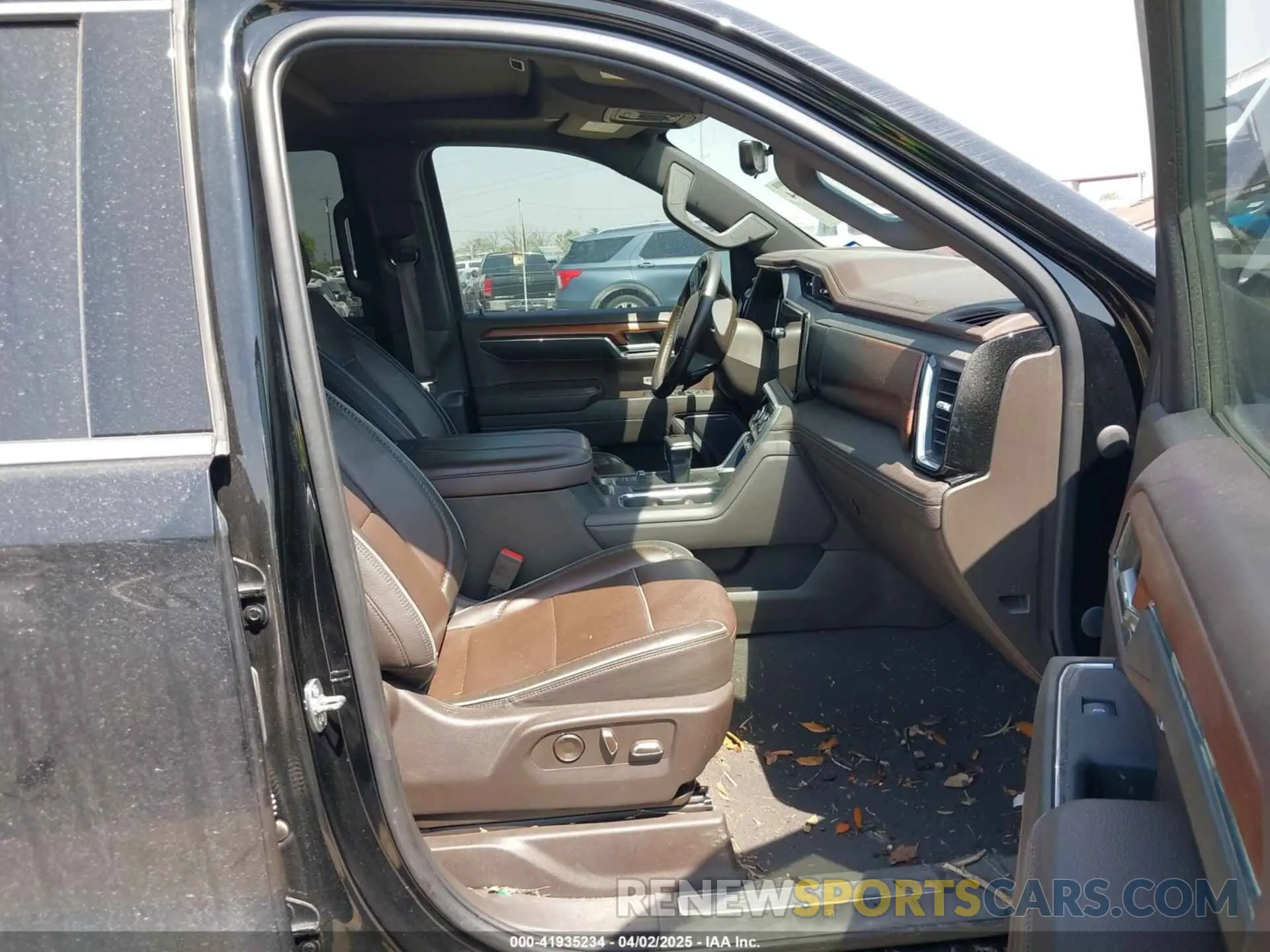 5 Photograph of a damaged car 1GTUUGED7PZ112973 GMC SIERRA 1500 2023