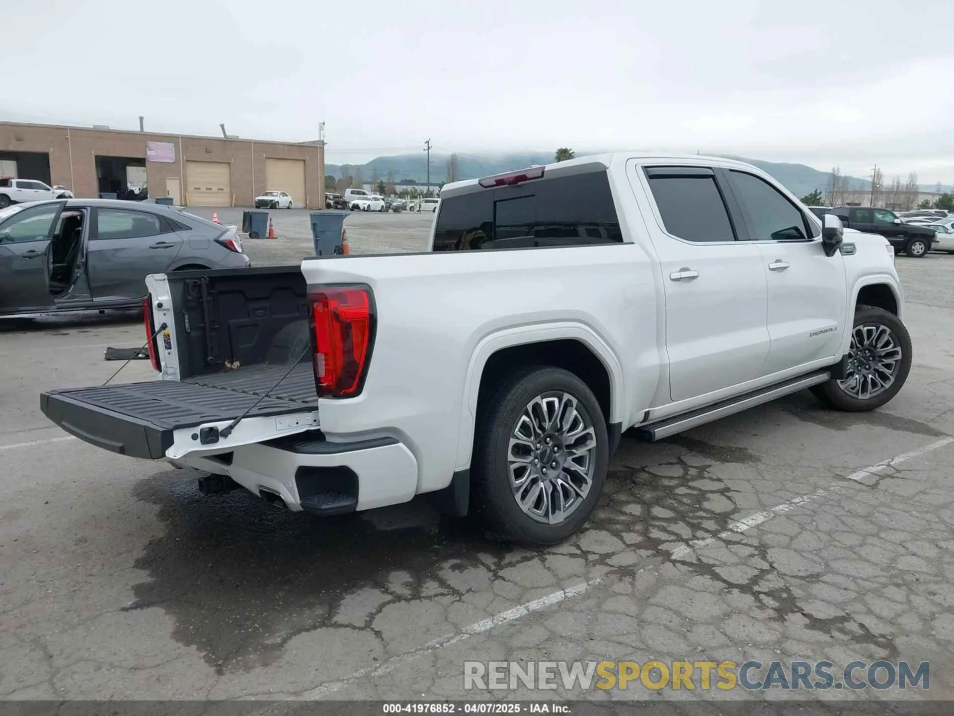 4 Photograph of a damaged car 1GTUUHEL2PZ298886 GMC SIERRA 1500 2023