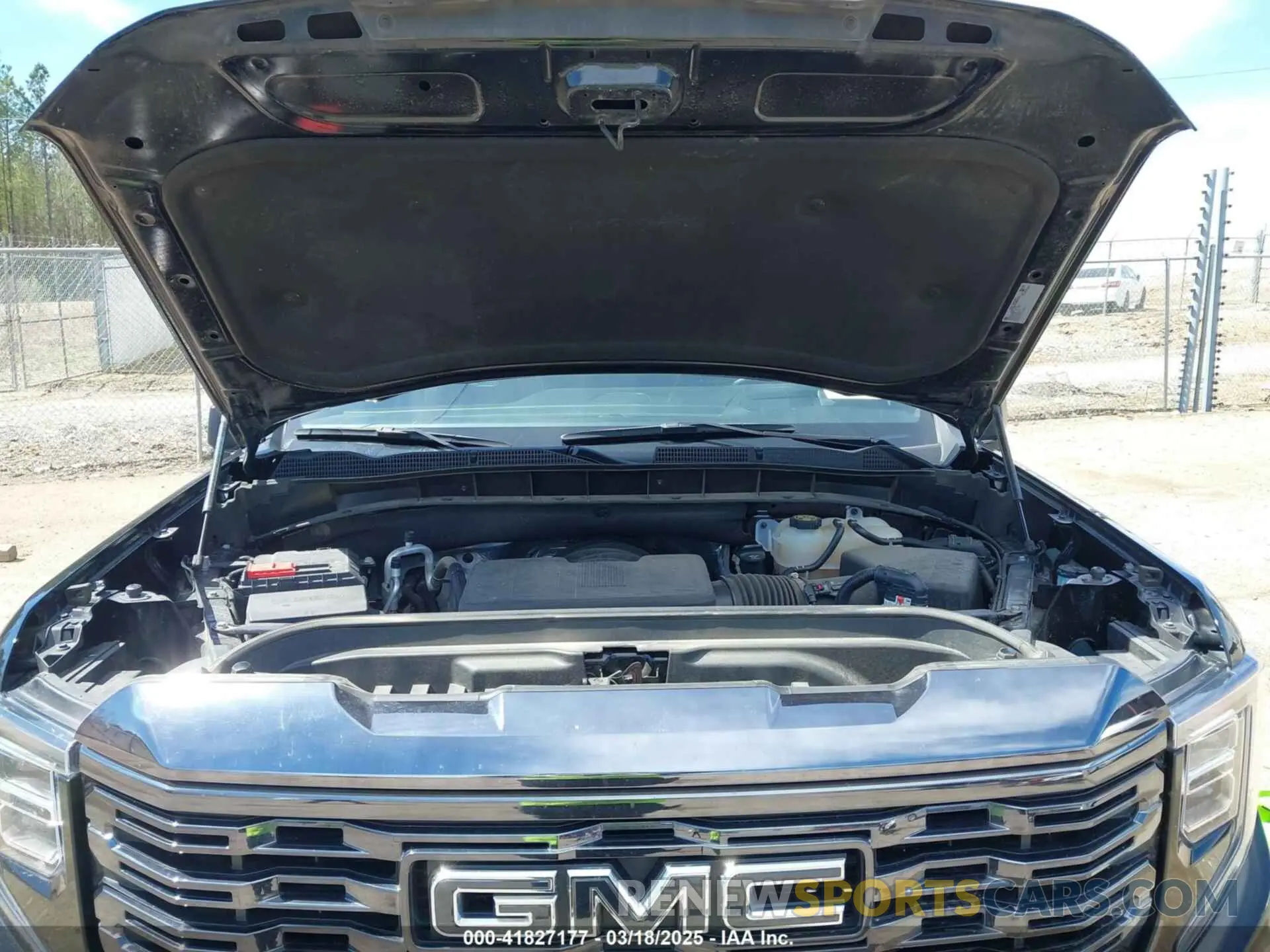10 Photograph of a damaged car 1GTUUHELXPZ244624 GMC SIERRA 1500 2023